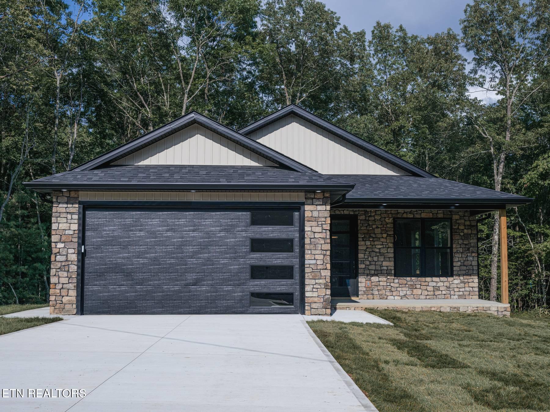 131 Rowewood Lane — photo