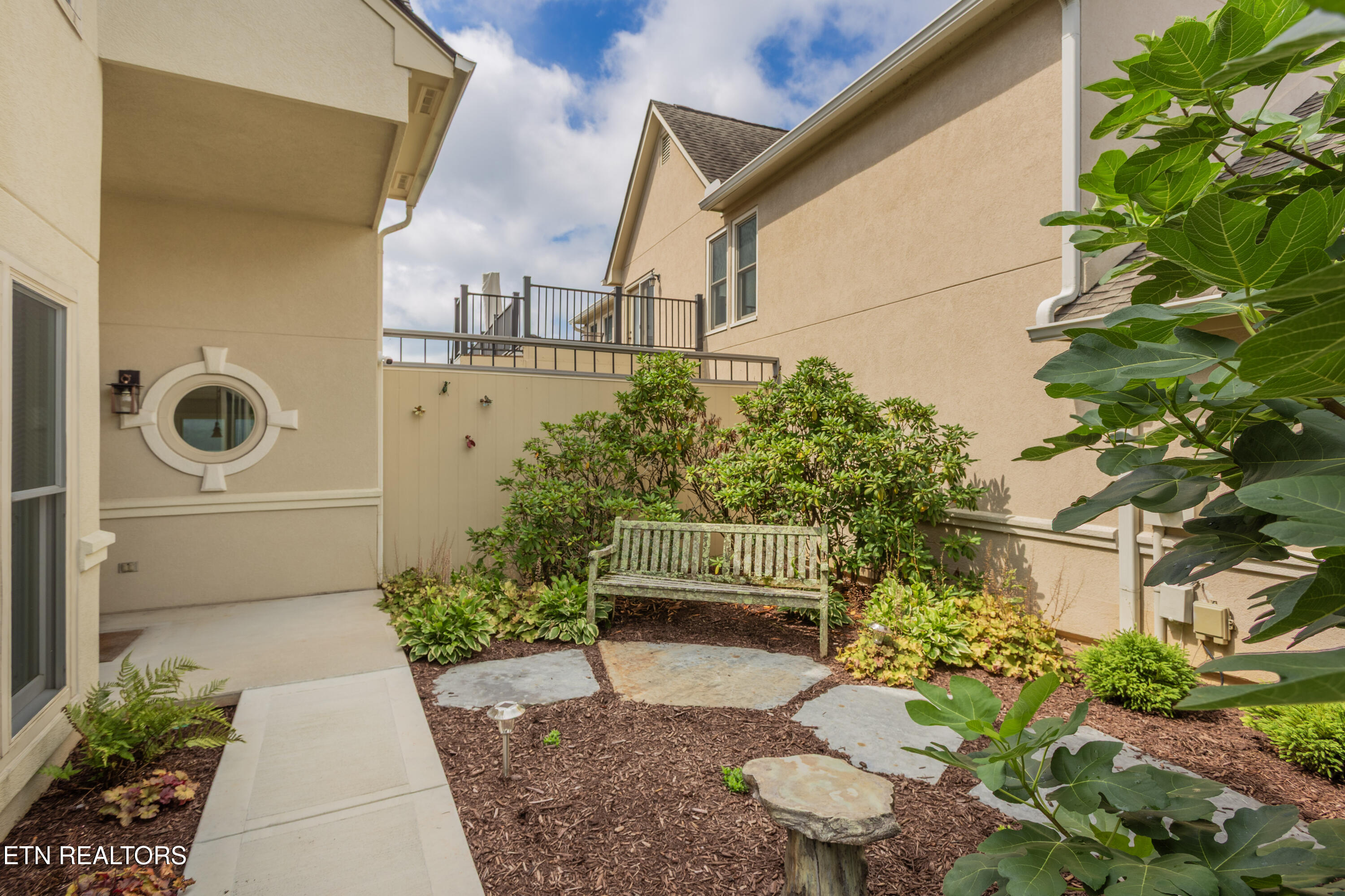 3445 Commodore Point — photo