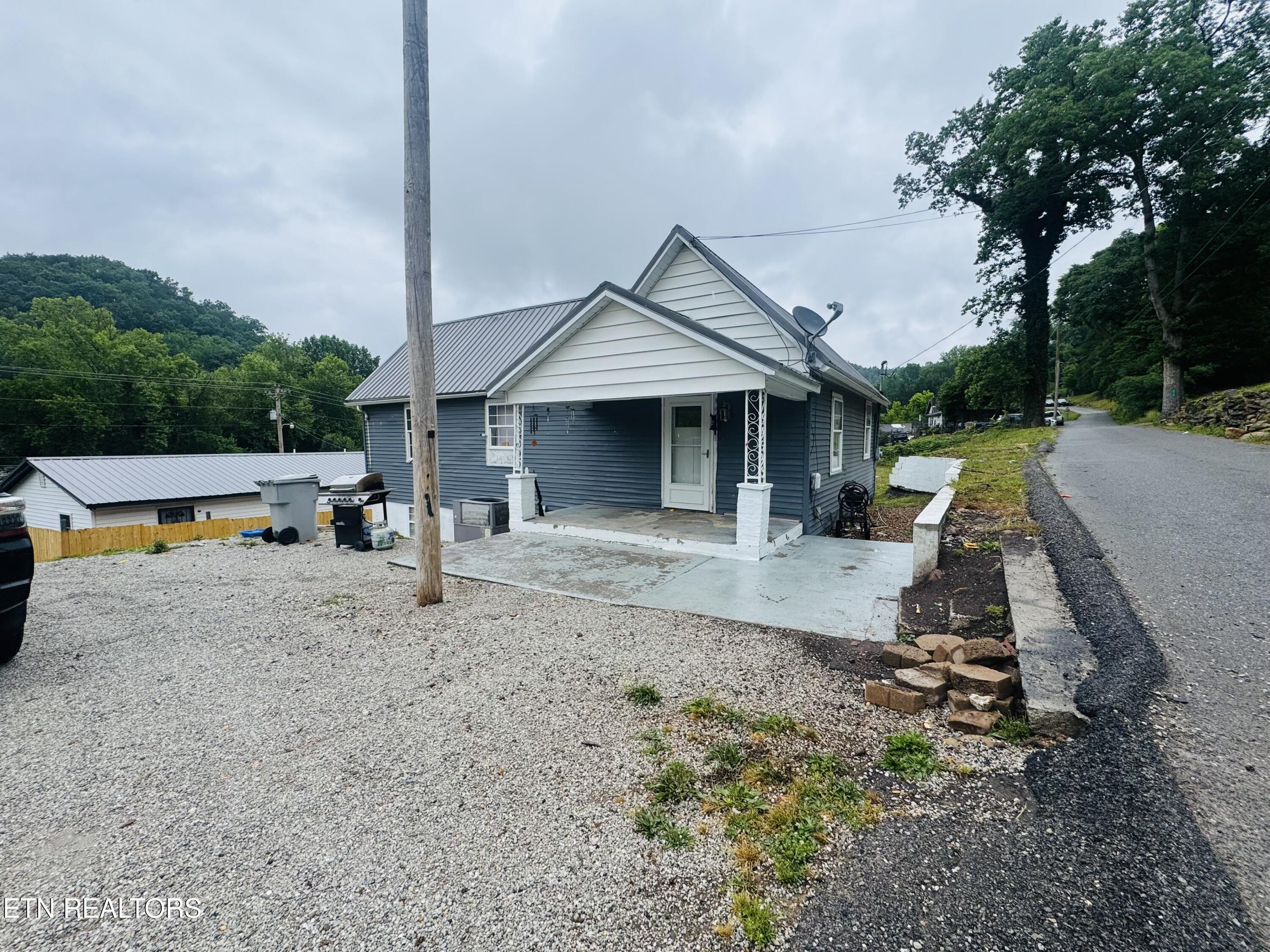 812 Andys Ridge Rd — photo
