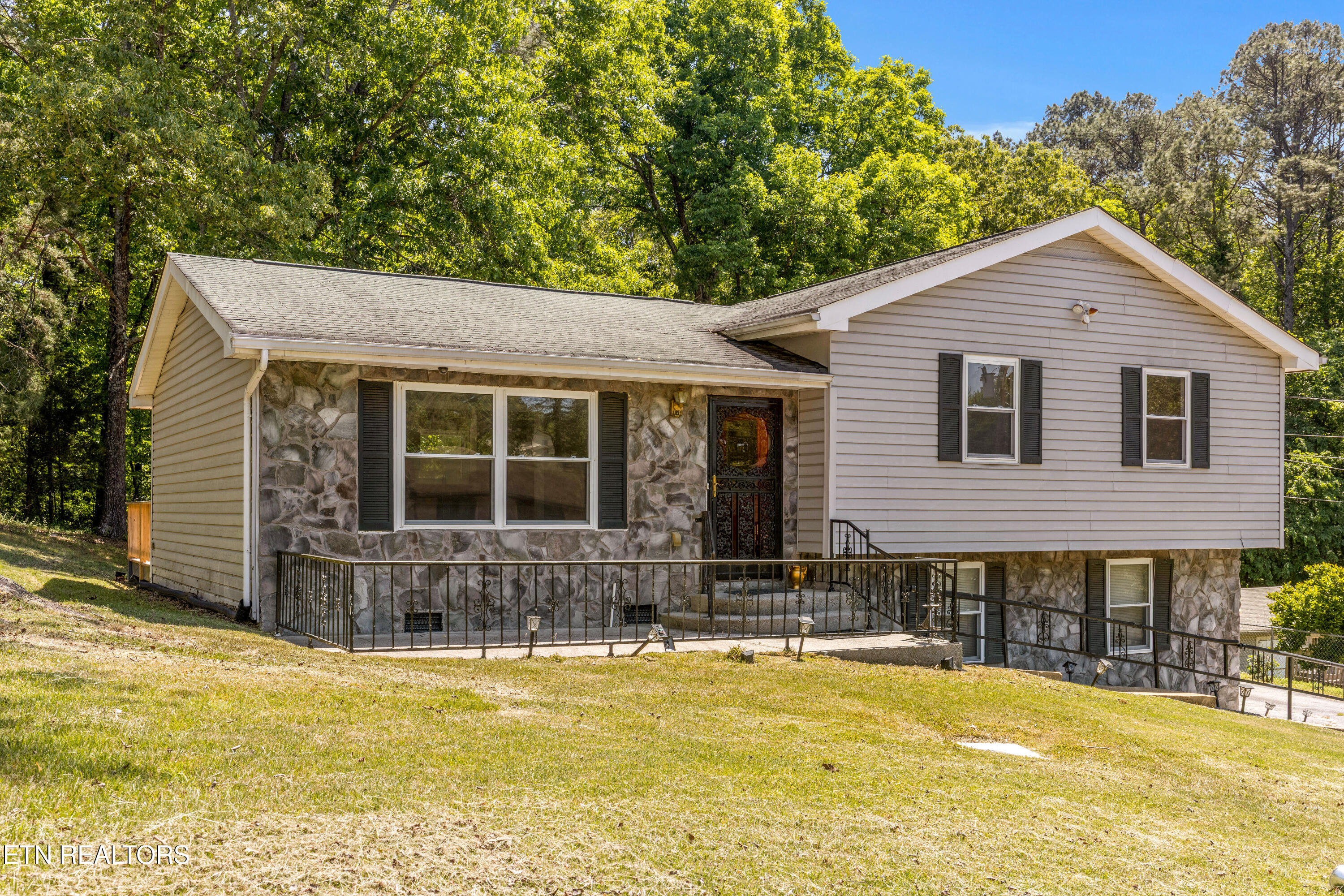 2427 Leann Circle — photo