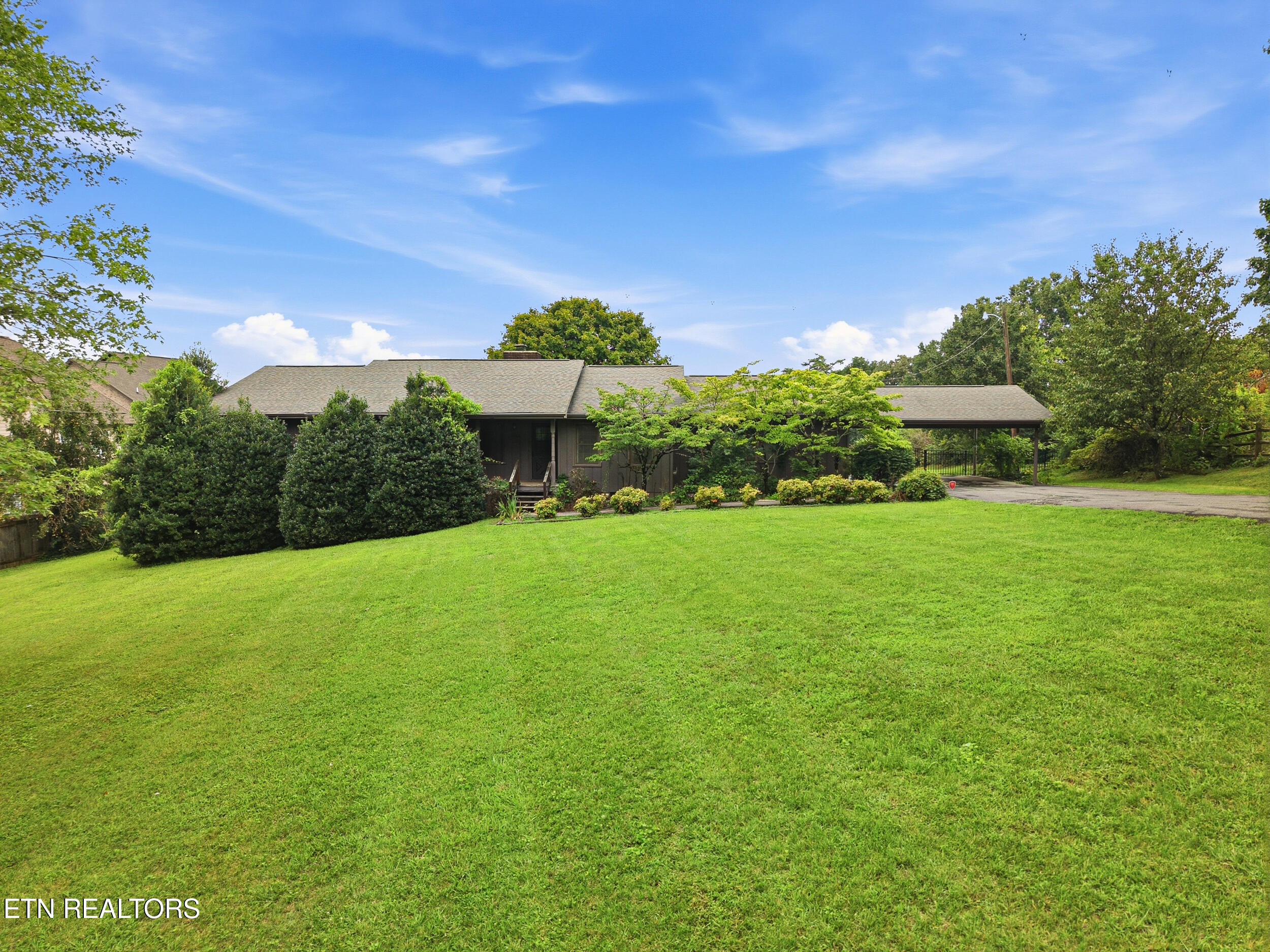 8501 Nubbin Ridge Rd, Knoxville, TN 37923 — photo 2