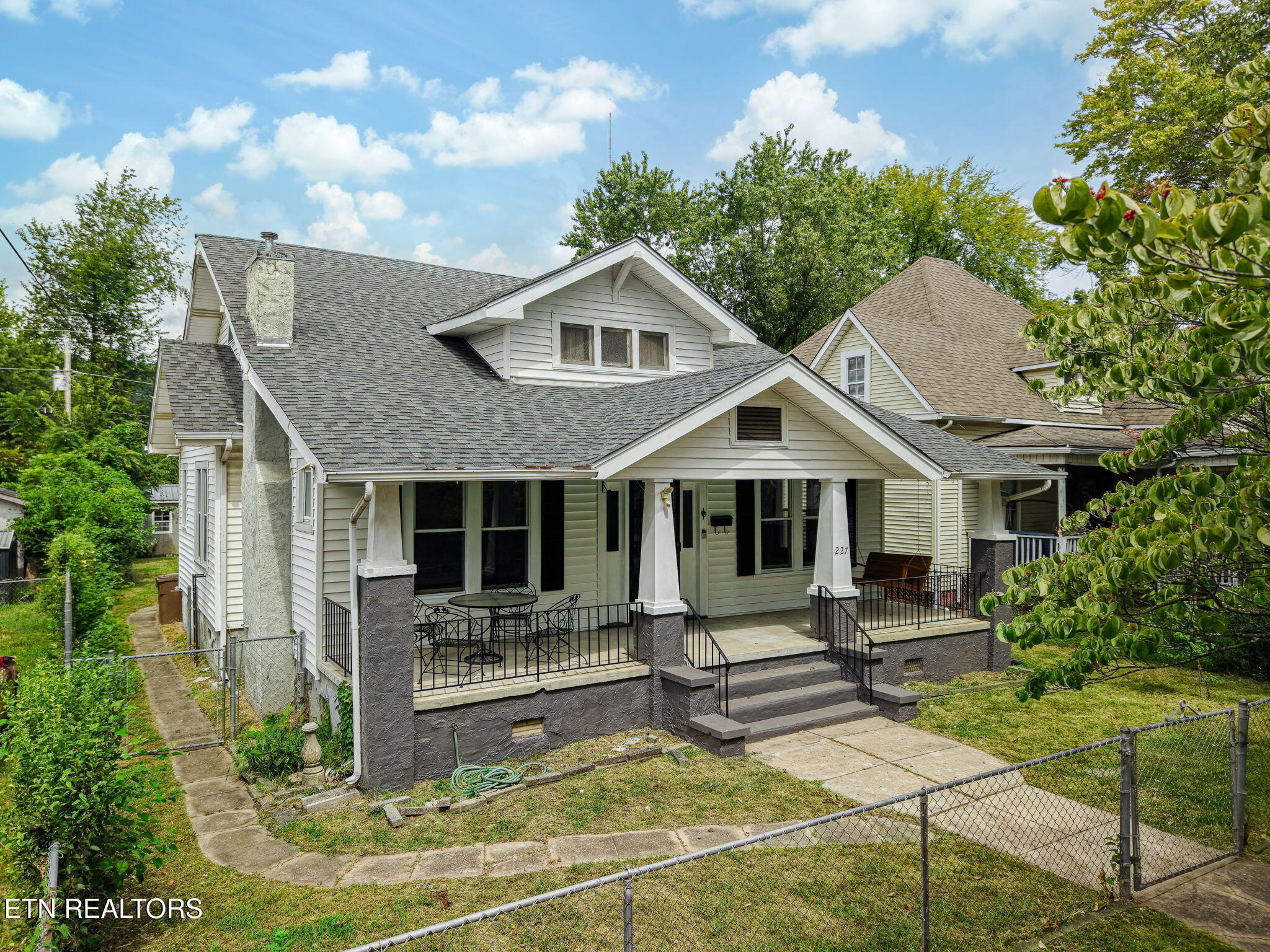 227 E Burwell Ave — photo