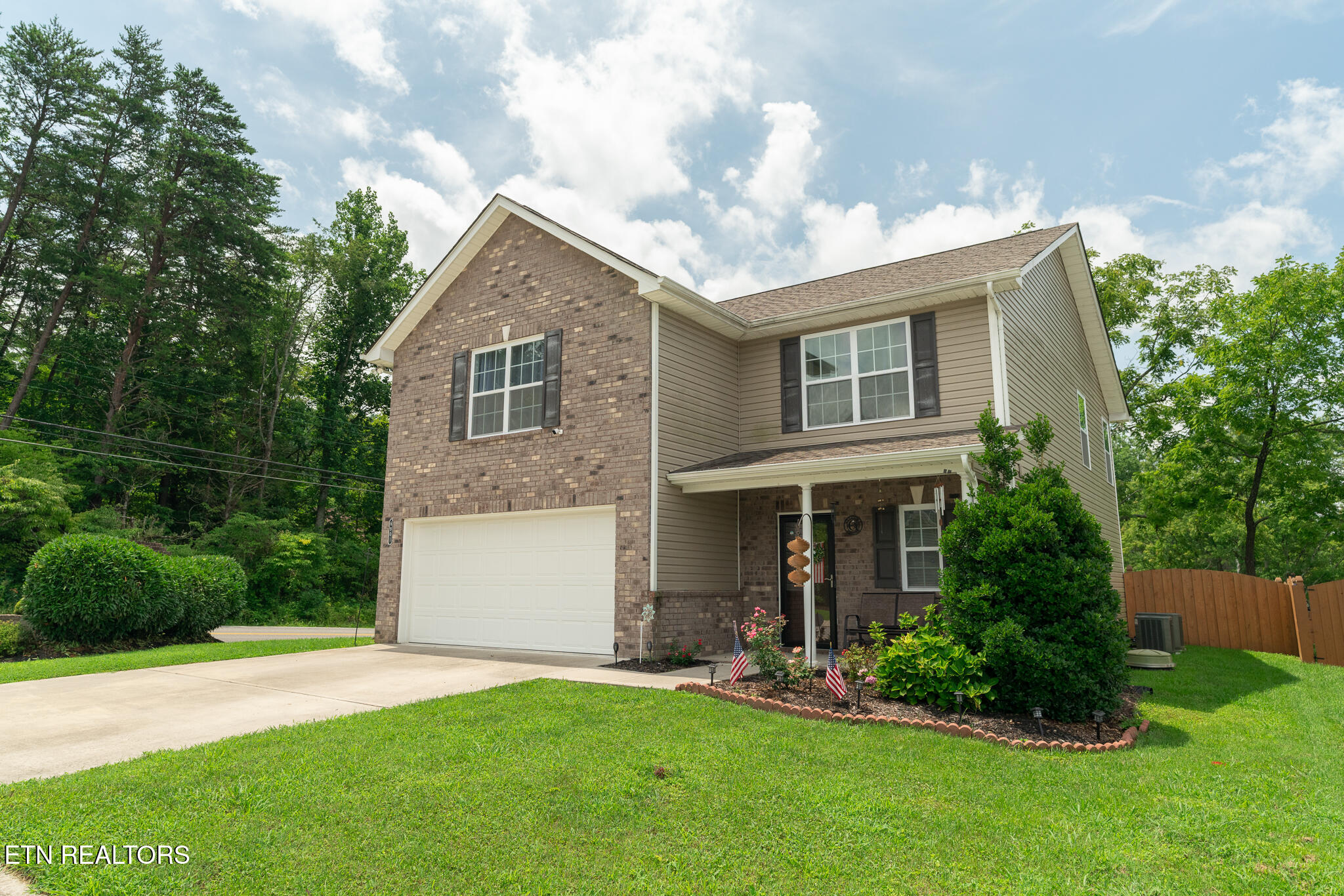 6901 Holliday Park Lane — photo