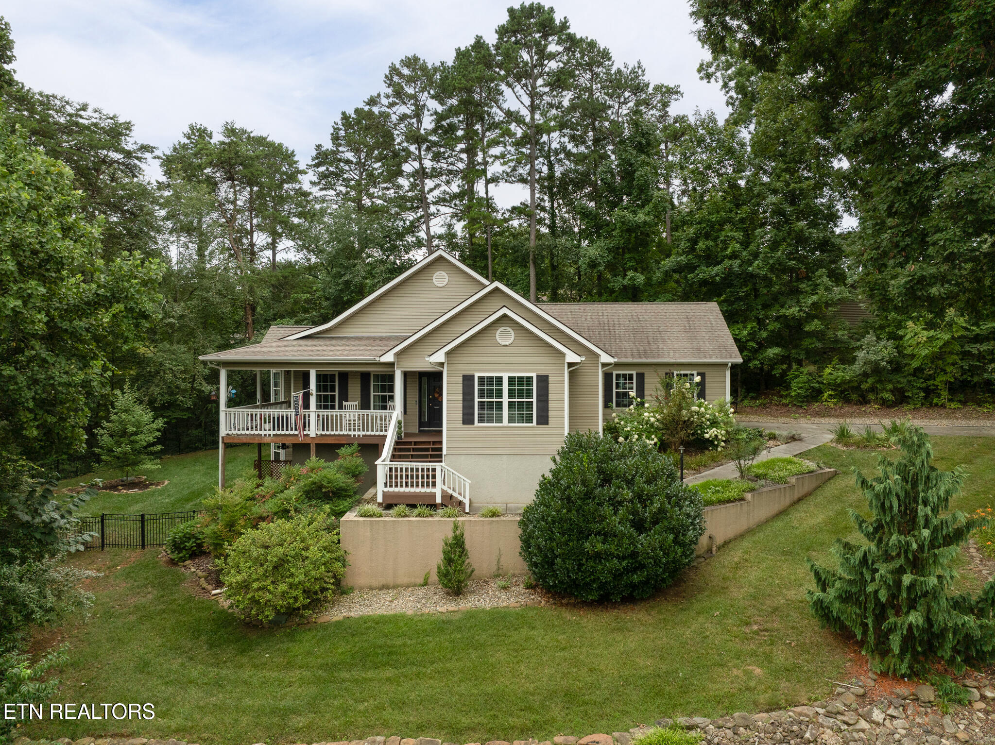 218 Seminole Circle — photo