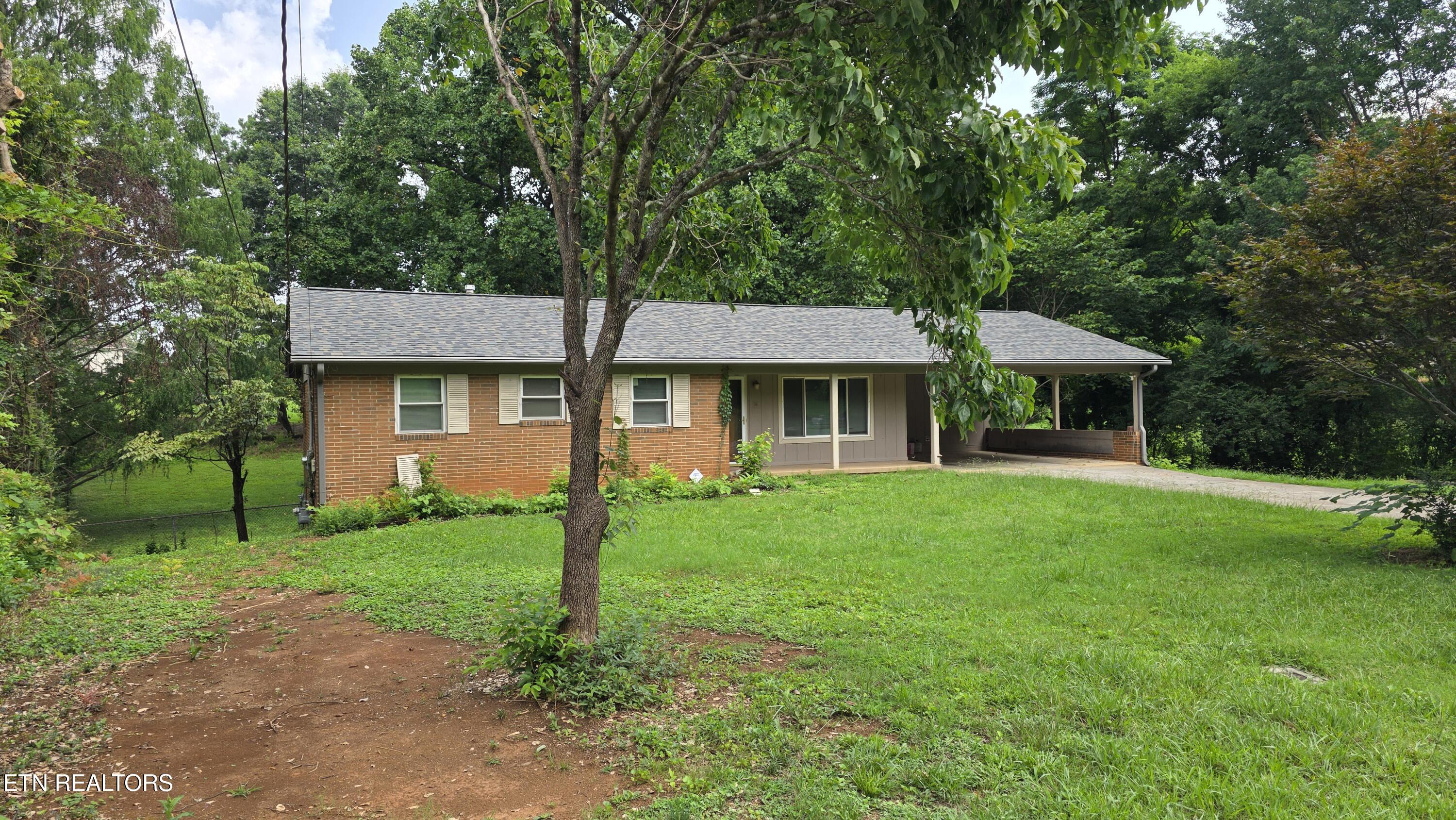 617 Greenwich Drive — photo