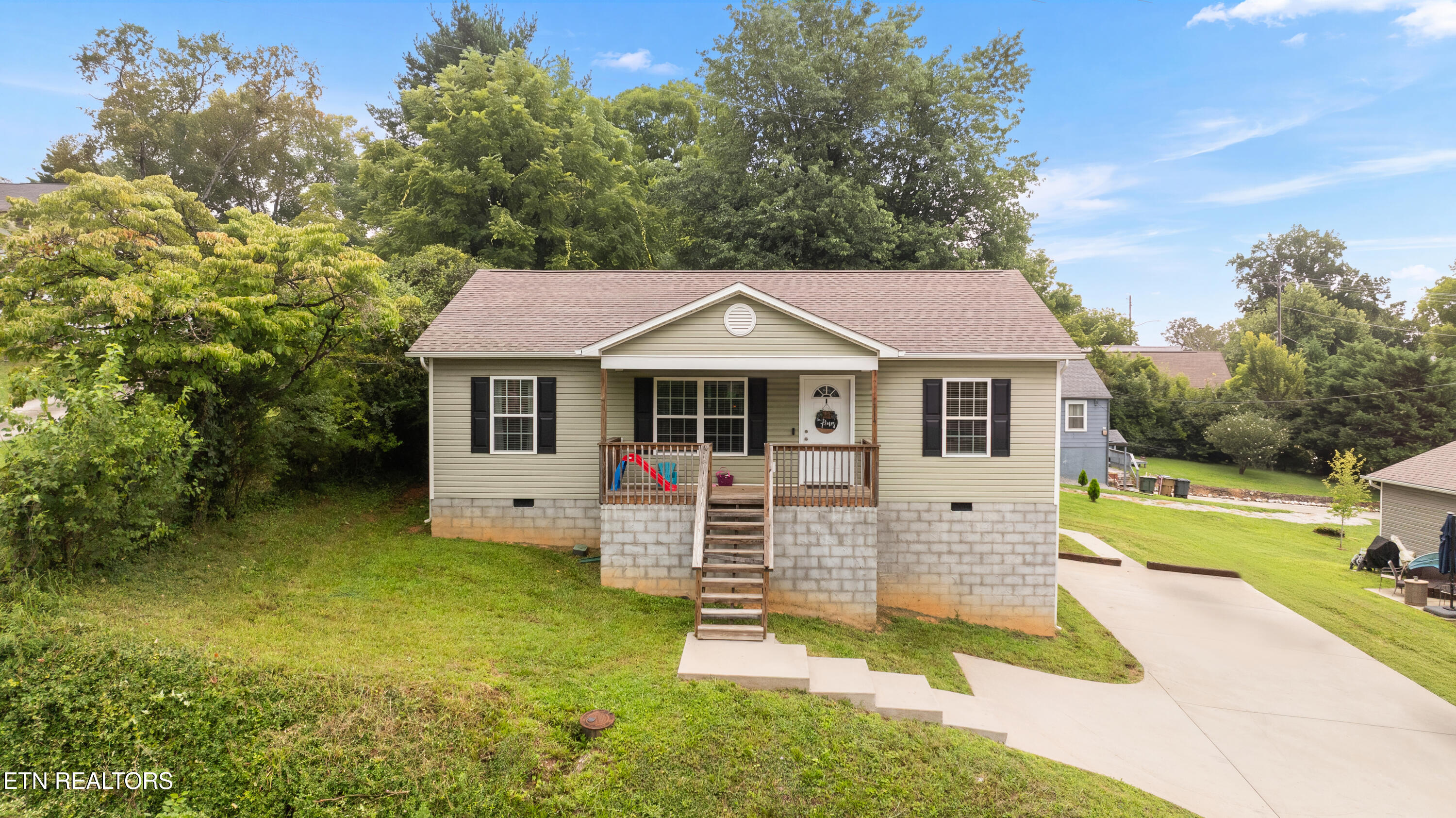 1714 Spring Hill Rd — photo