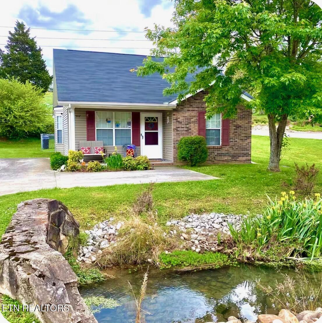 902 Middlebrook Court — photo