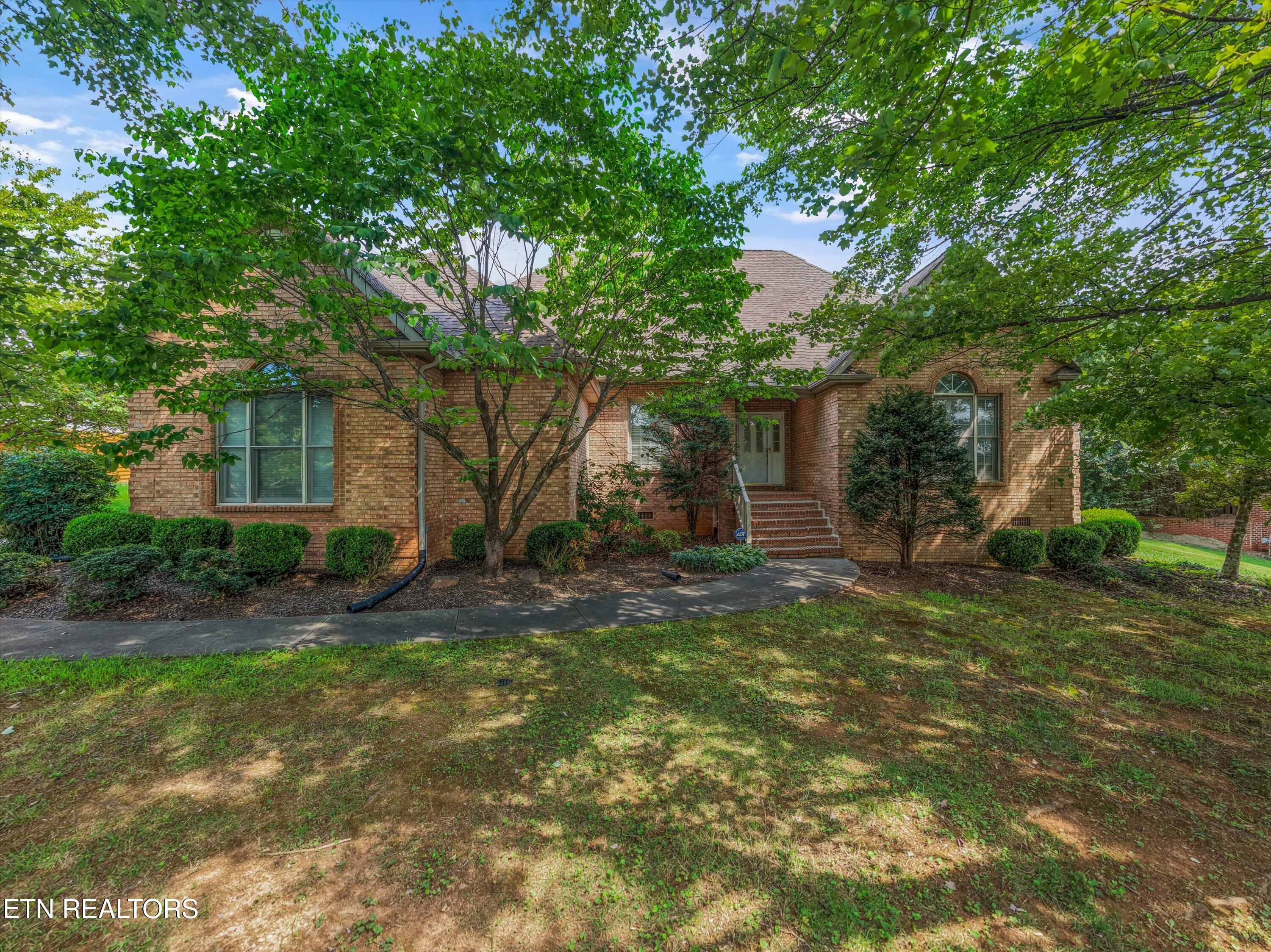 823 Royal View Drive — photo
