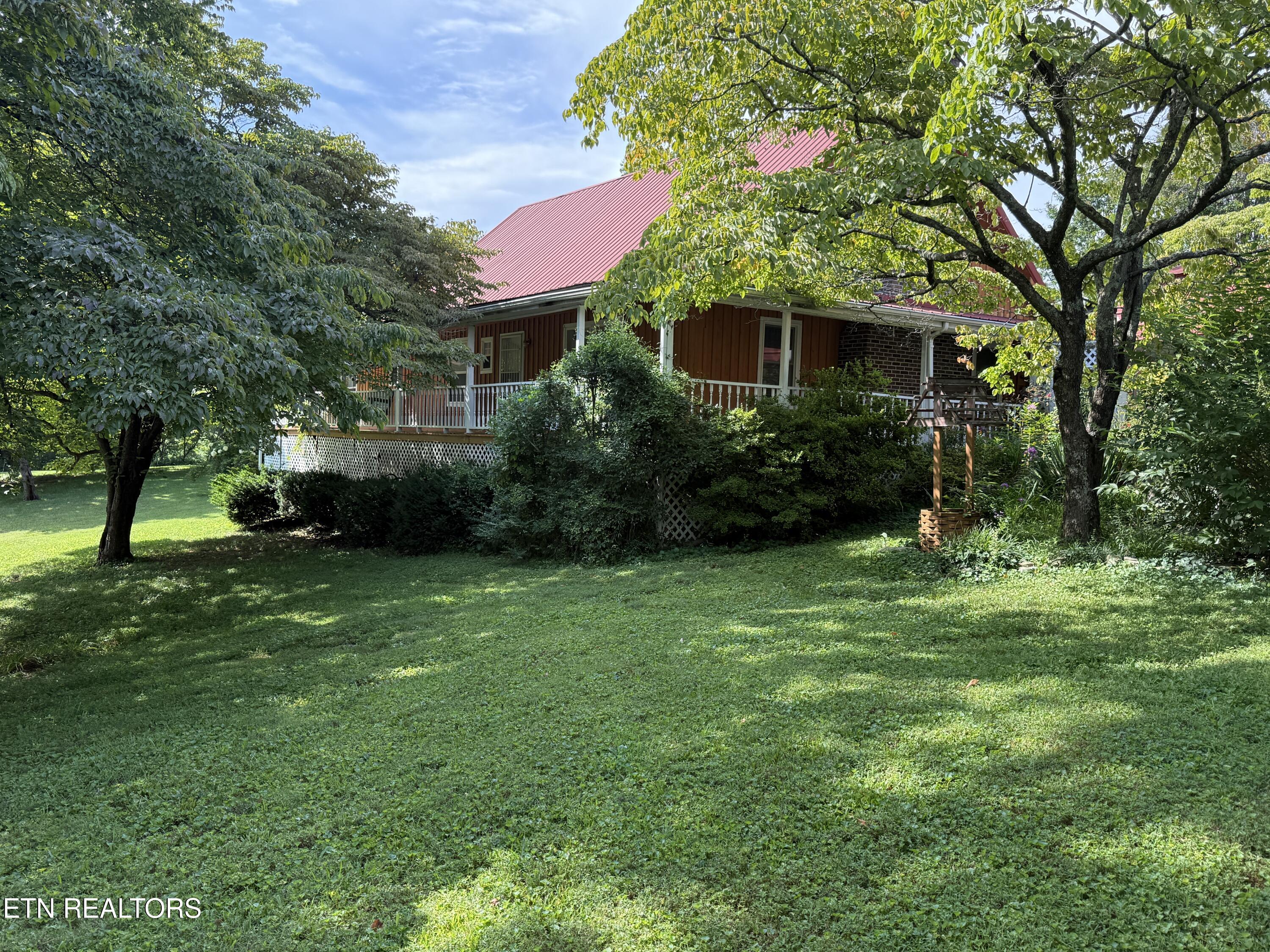 165 Robin Hood Lane — photo