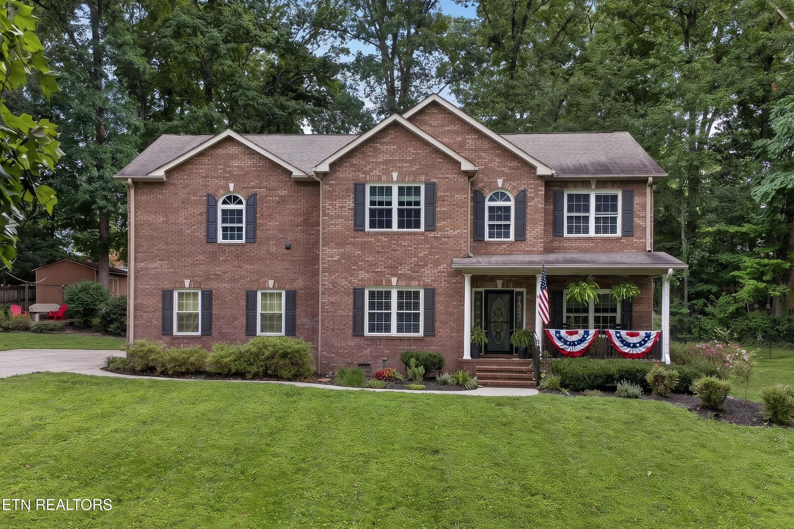 8016 Walker Rd — photo