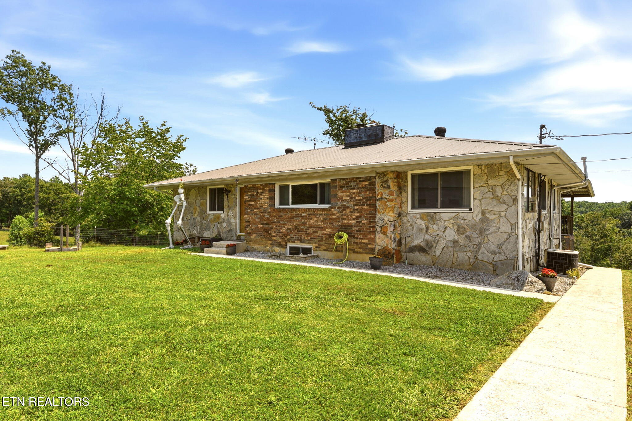 798 Christenson Rd — photo