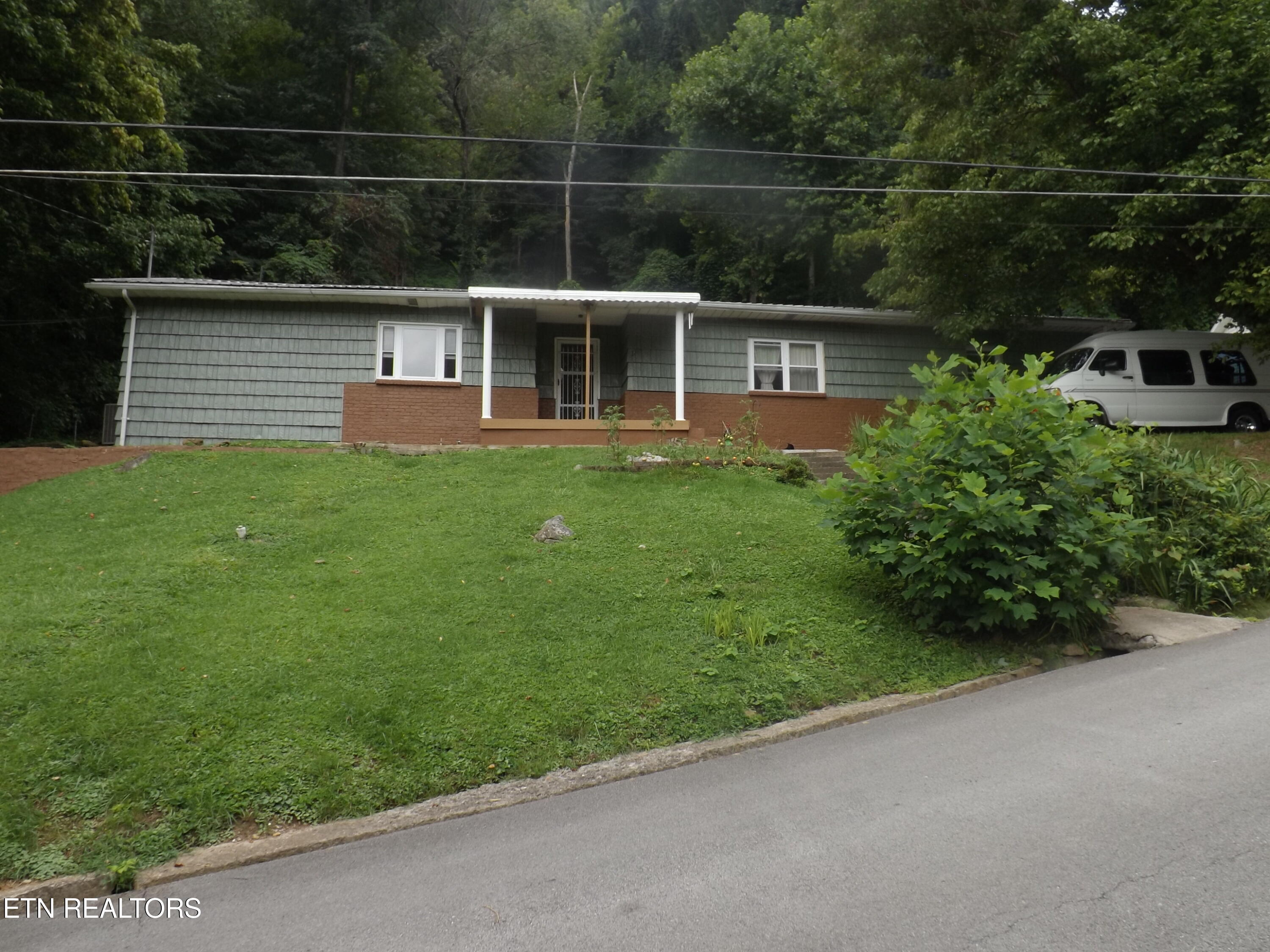 137 Horseshoe Drive — photo