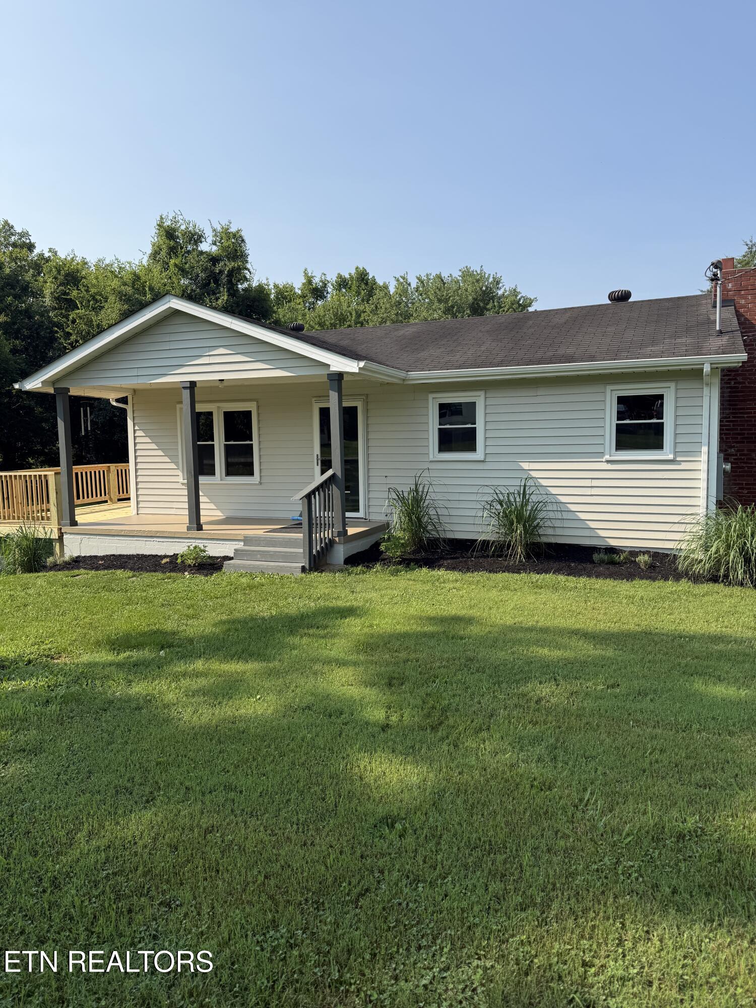 9504 Johnson Rd — photo