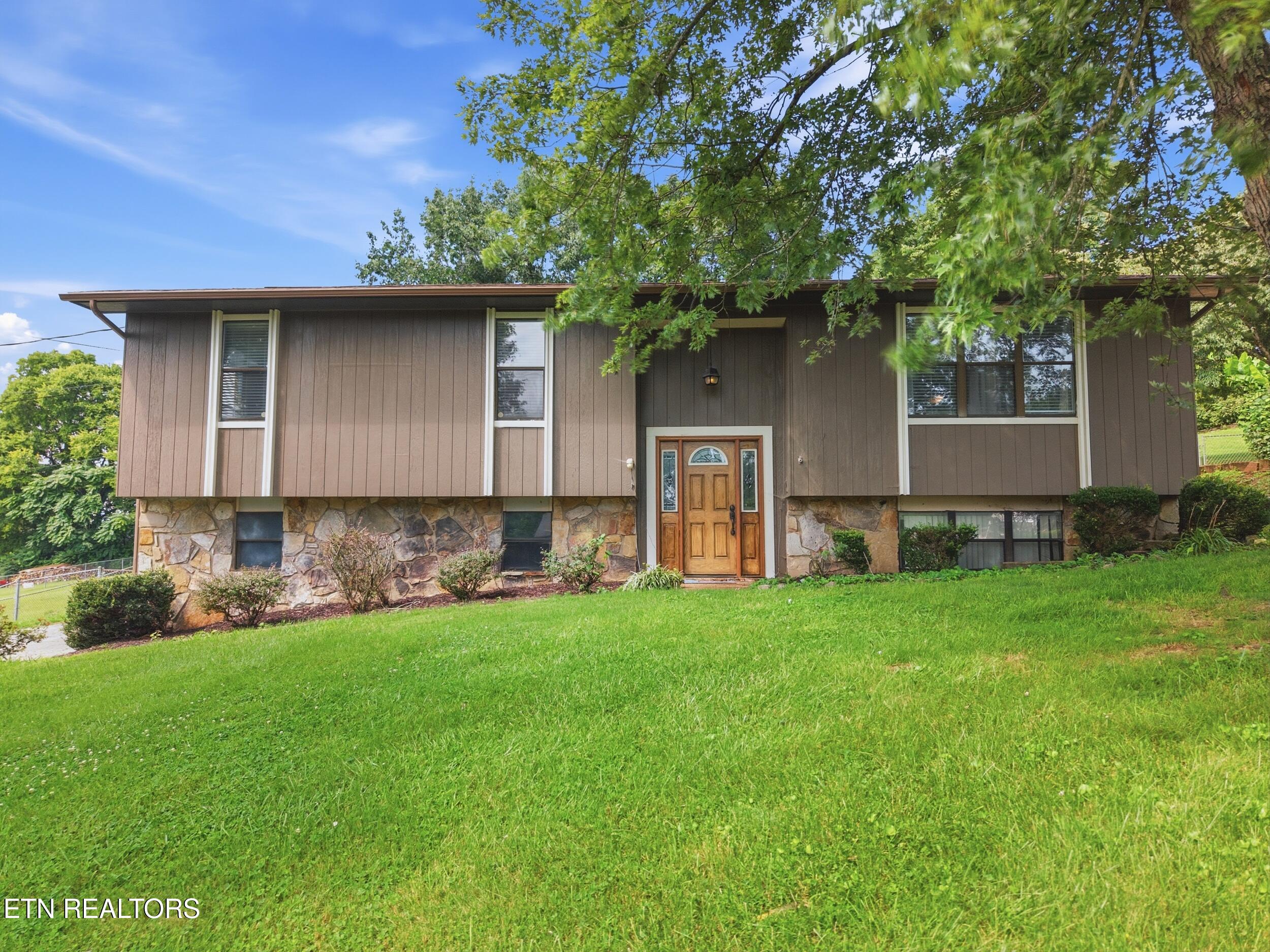 7813 Cedarcrest Rd — photo