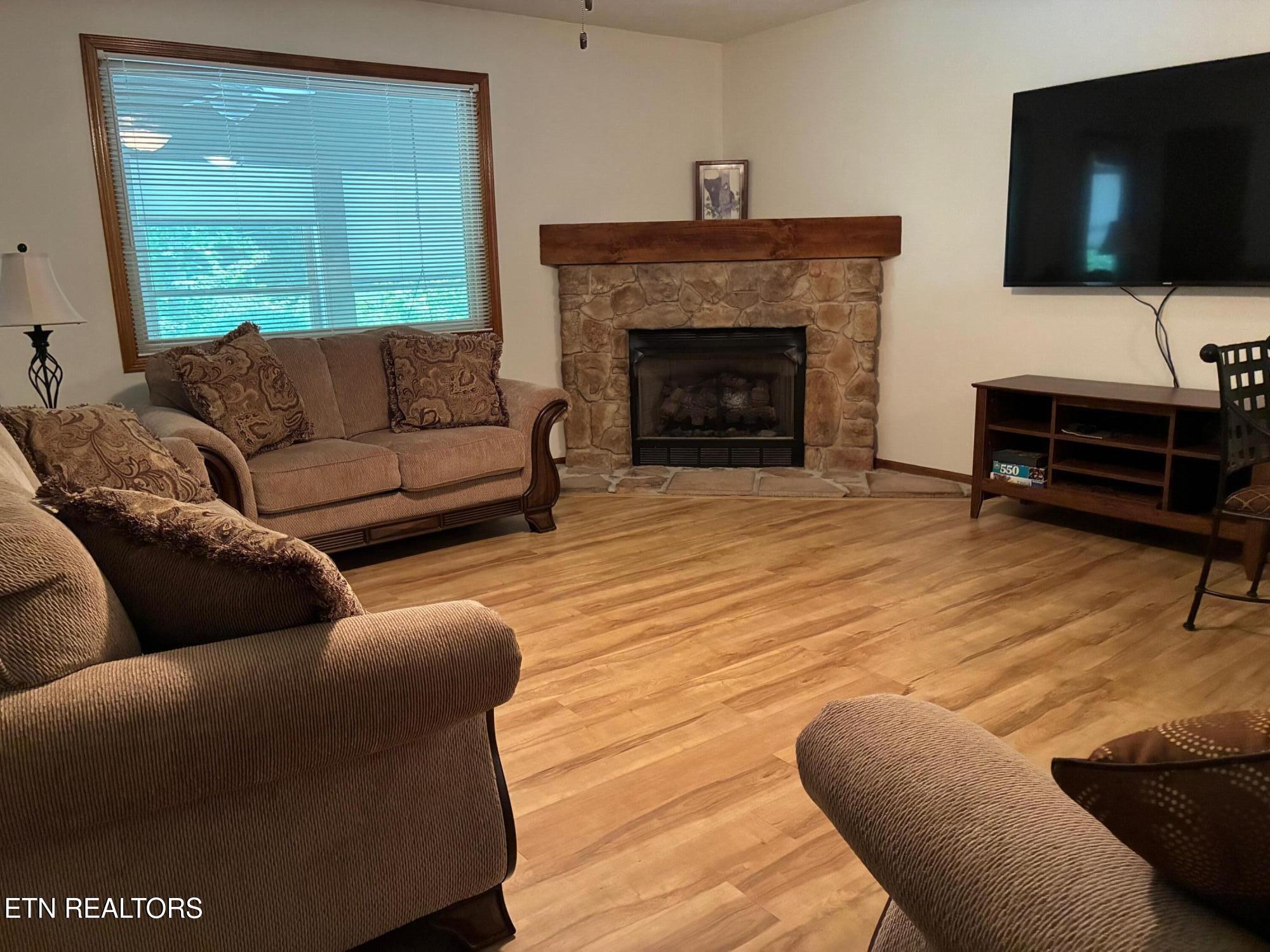 3375 Rocky Ridge Rd, Cosby, TN 37722 — photo 2