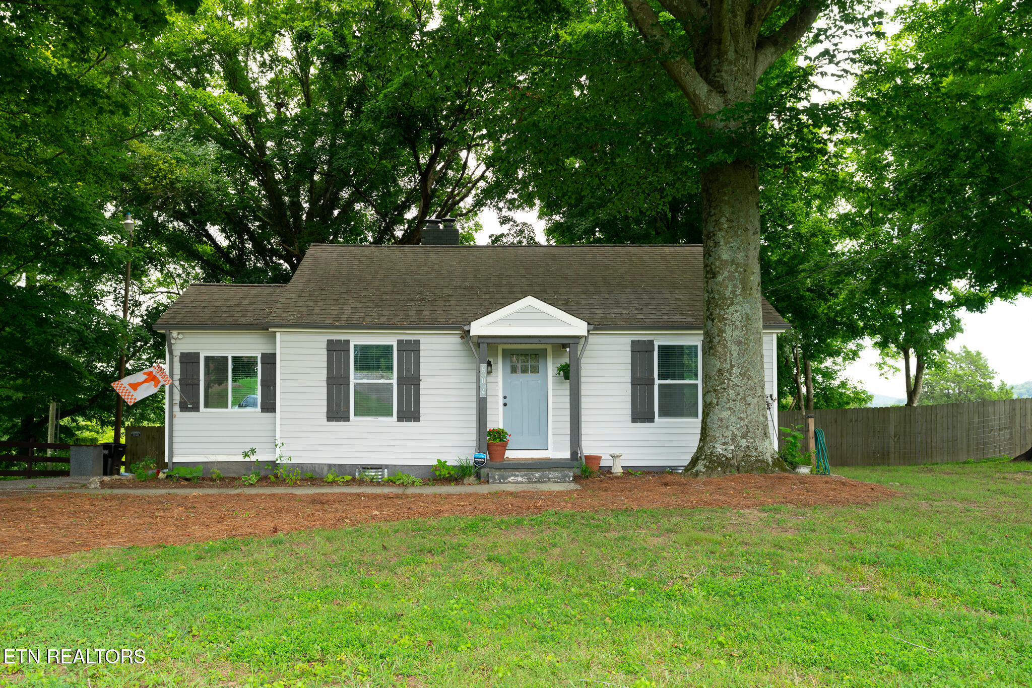 504 Sinking Springs Rd — photo