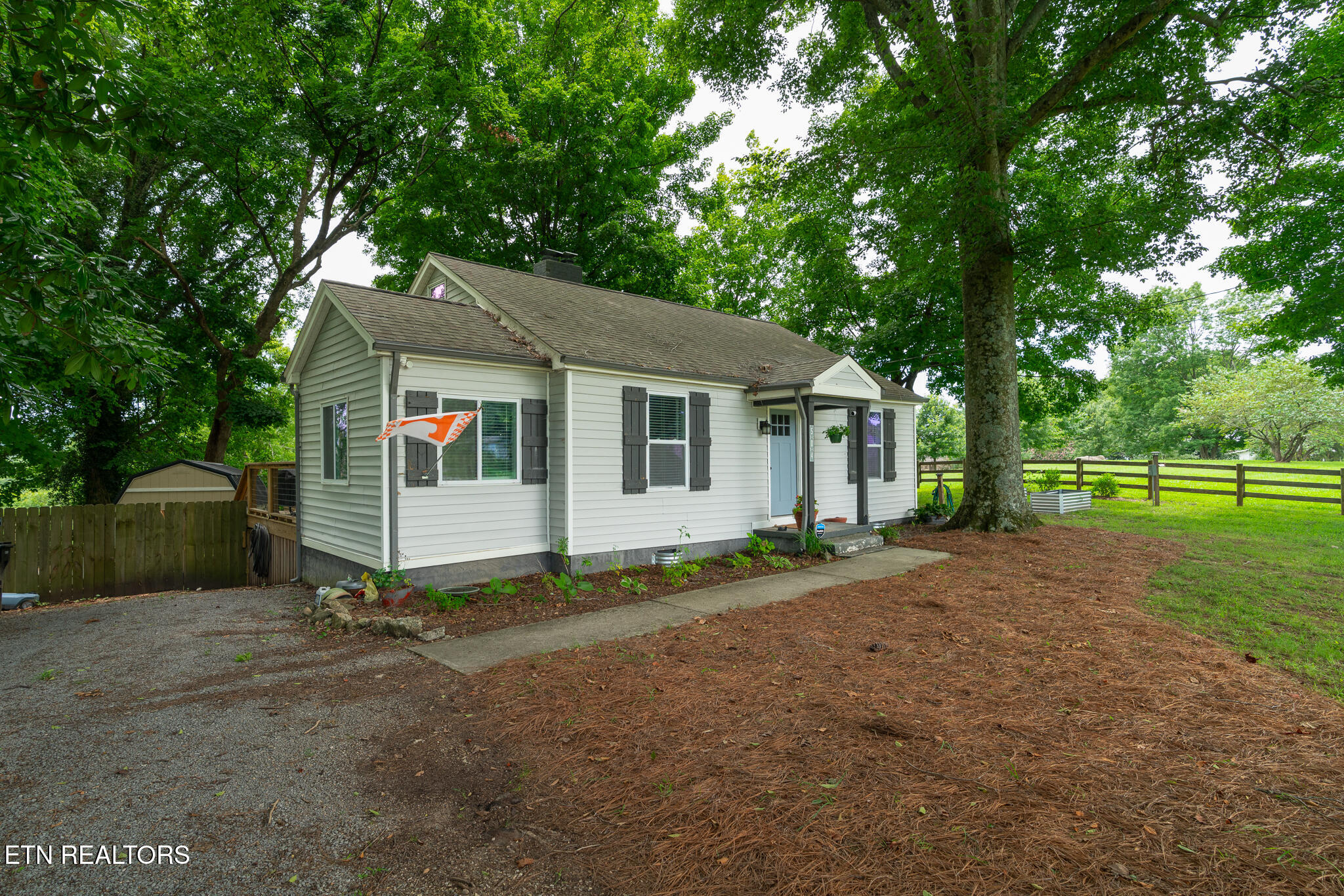 504 Sinking Springs Rd, Clinton, TN 37716 — photo 3