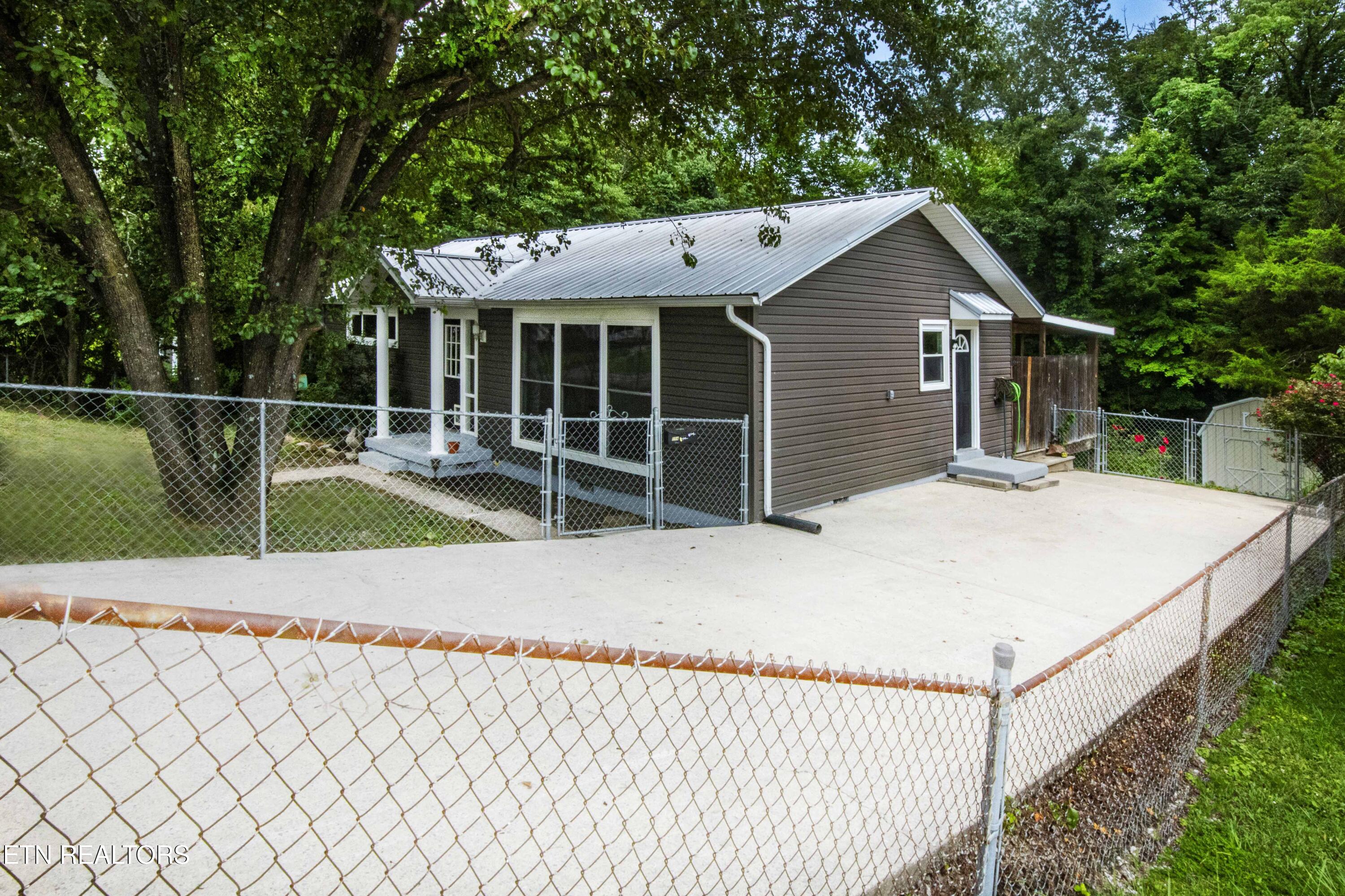 114 E Arrowwood Rd — photo