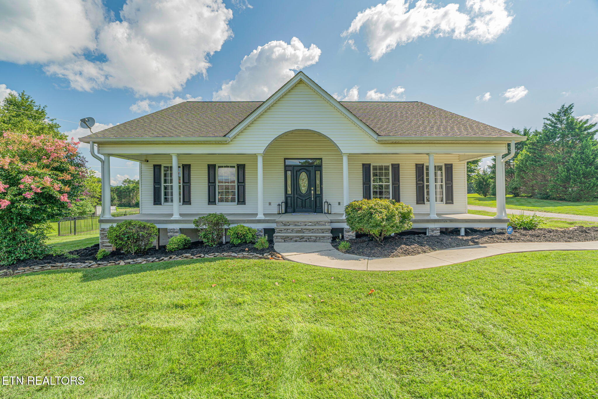 6623 Brackett Rd — photo