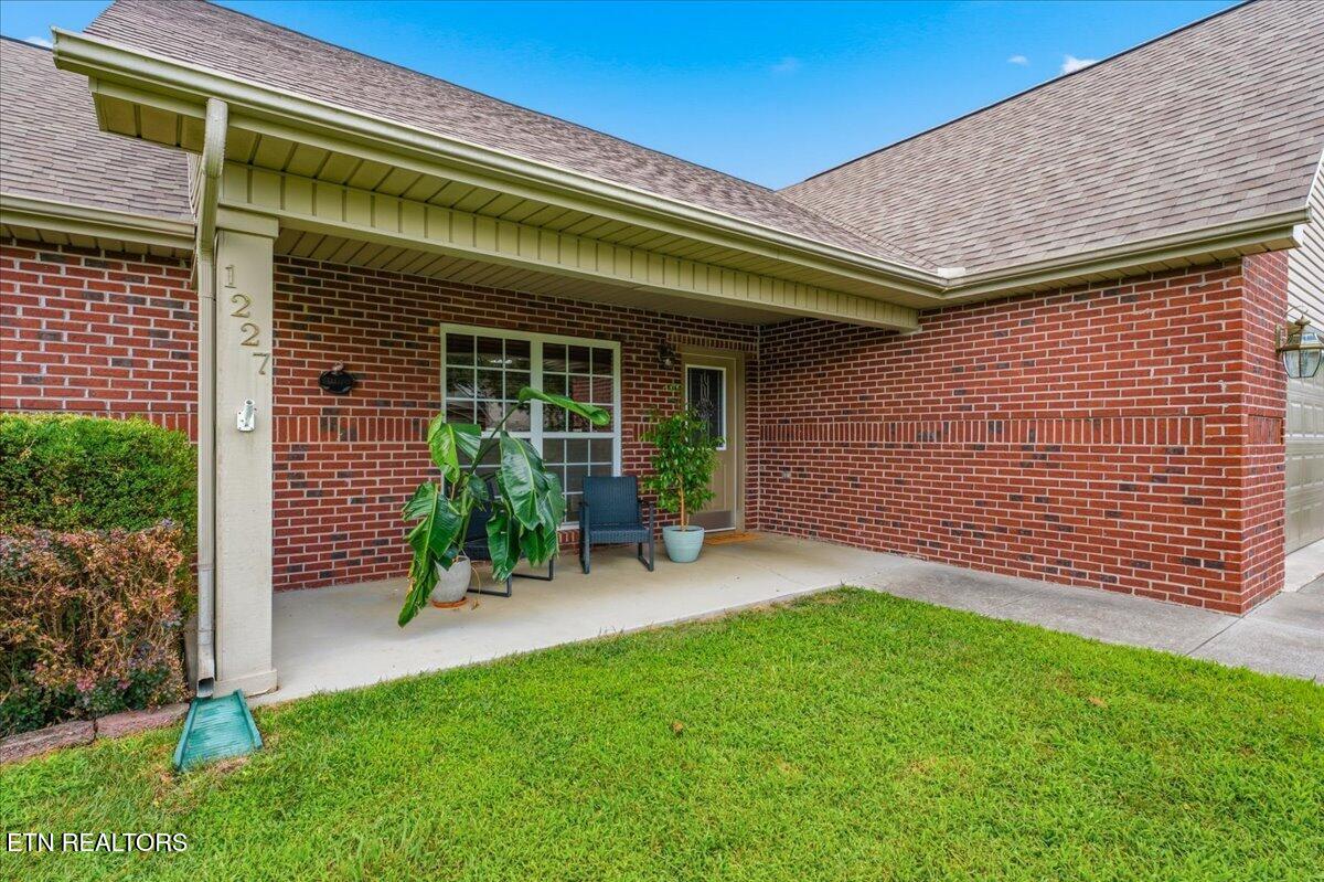 1227 Elsborn Ridge Rd, Maryville, TN 37801 — photo 2