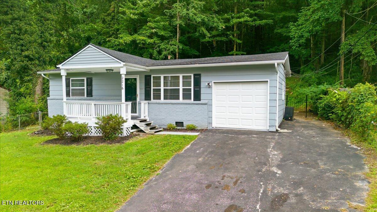 2216 Rifle Range Drive — photo
