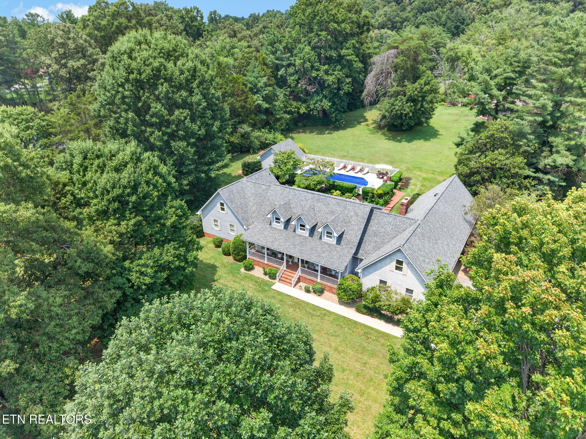 1401 Denny Rd — photo