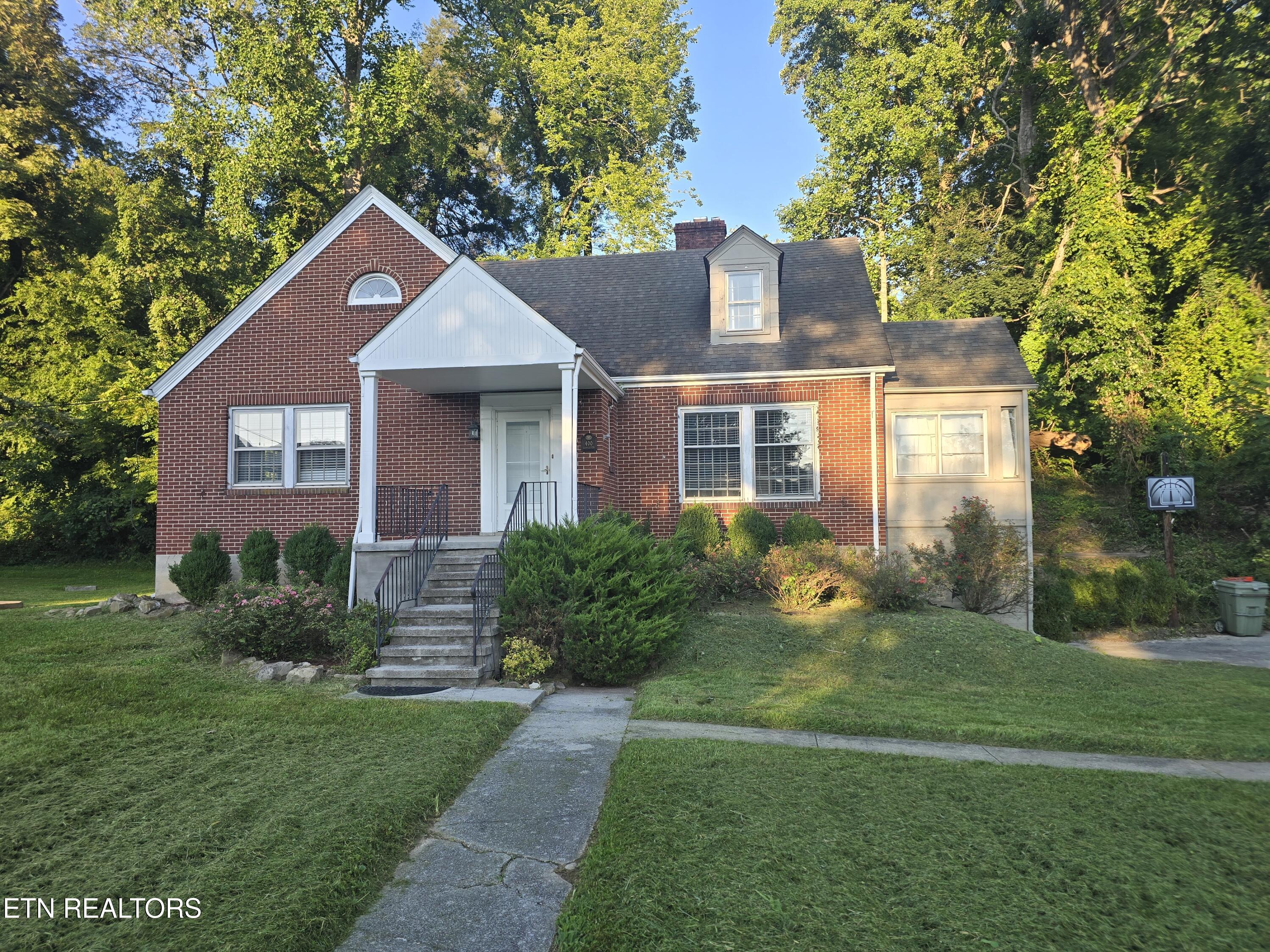 400 Gloucester Ave — photo