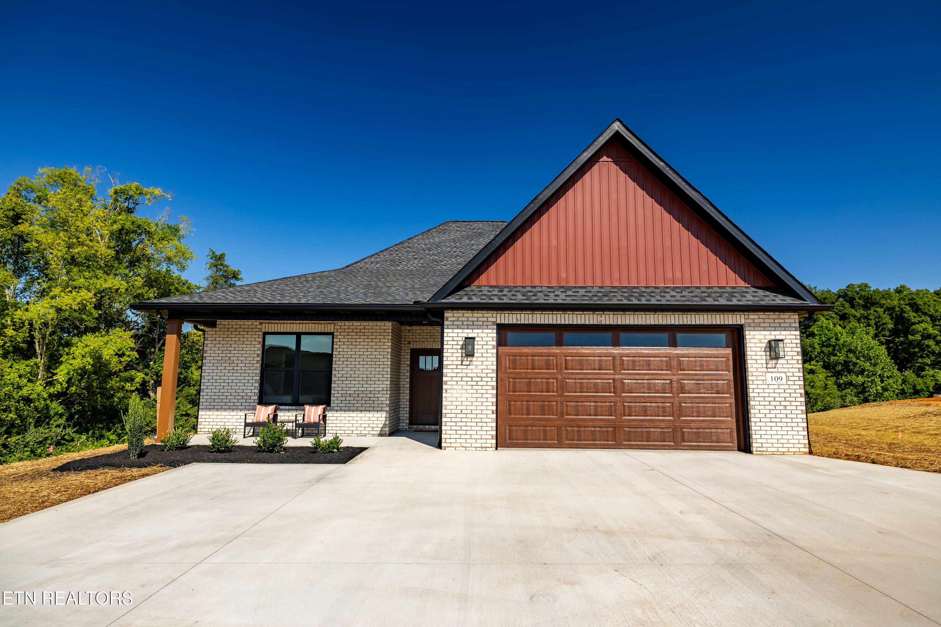 109 Burrstone Way — photo