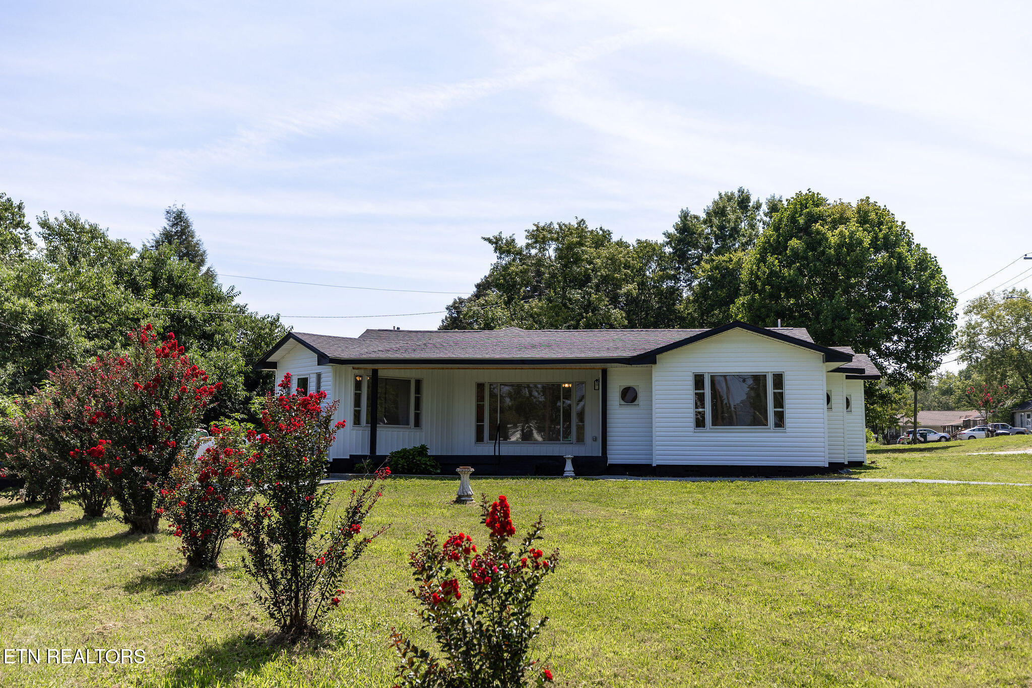 4109 Woodlawn Pike — photo