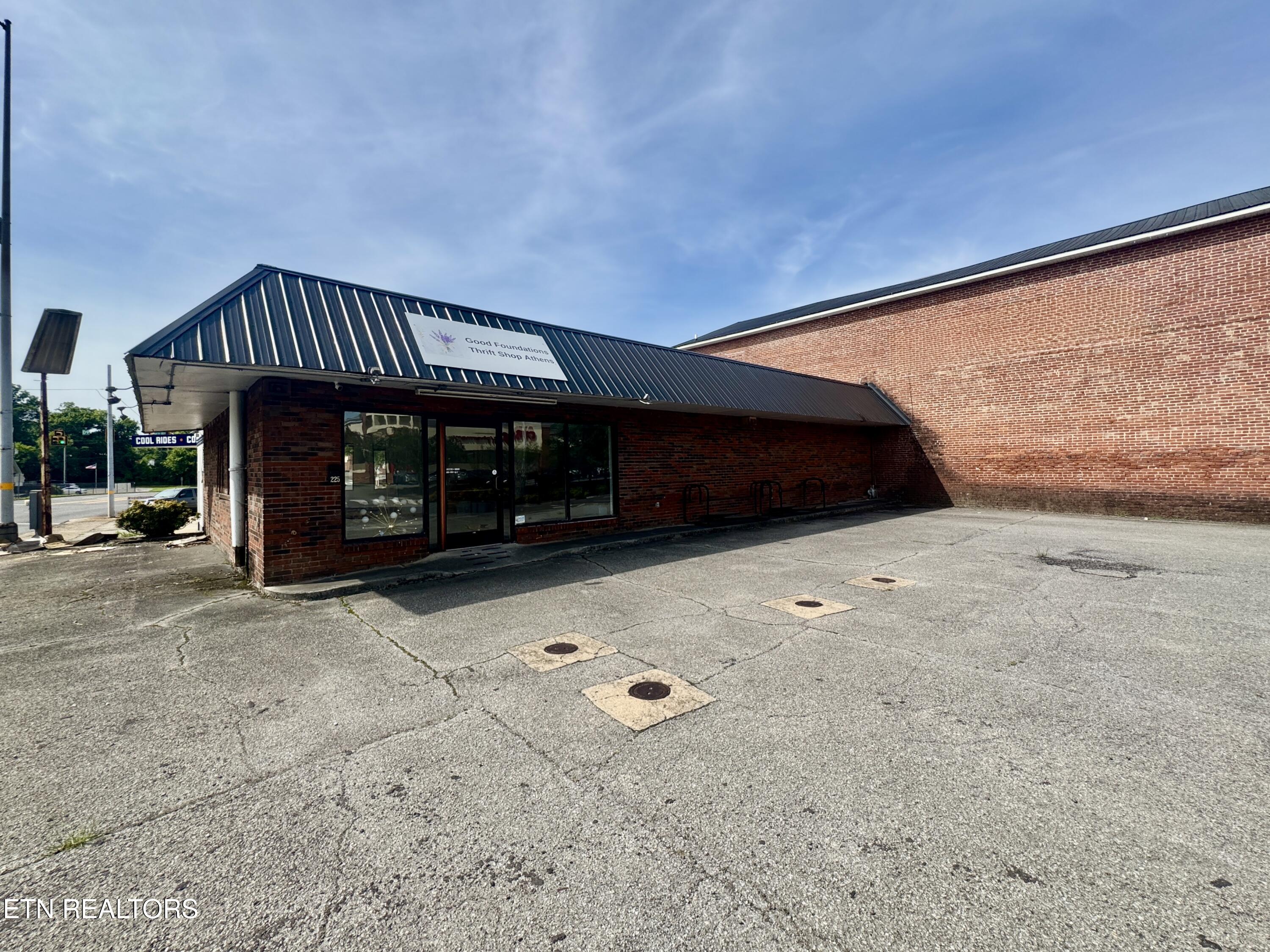 225 E Washington Ave — photo