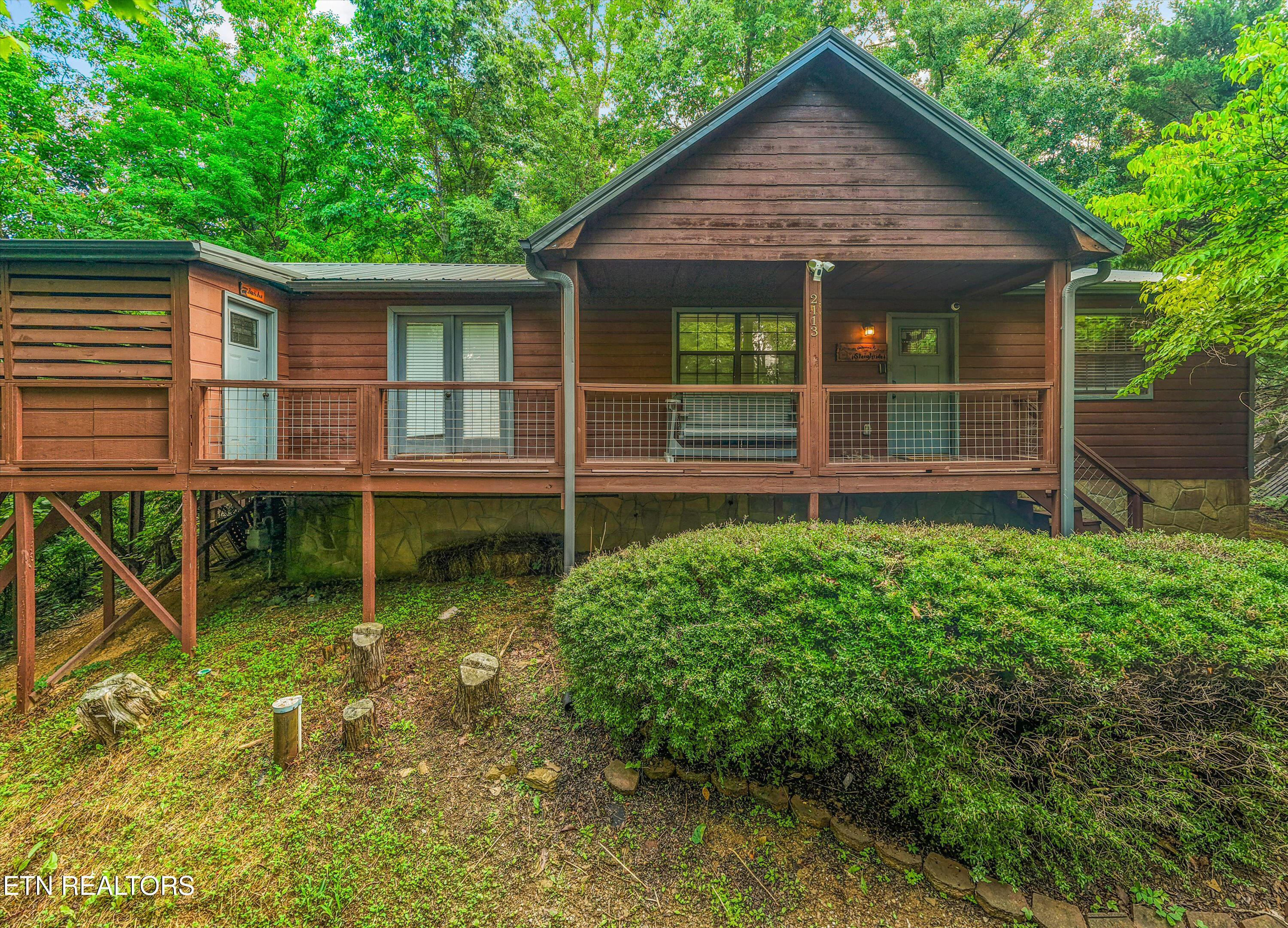 2113 Applewood Rd — photo