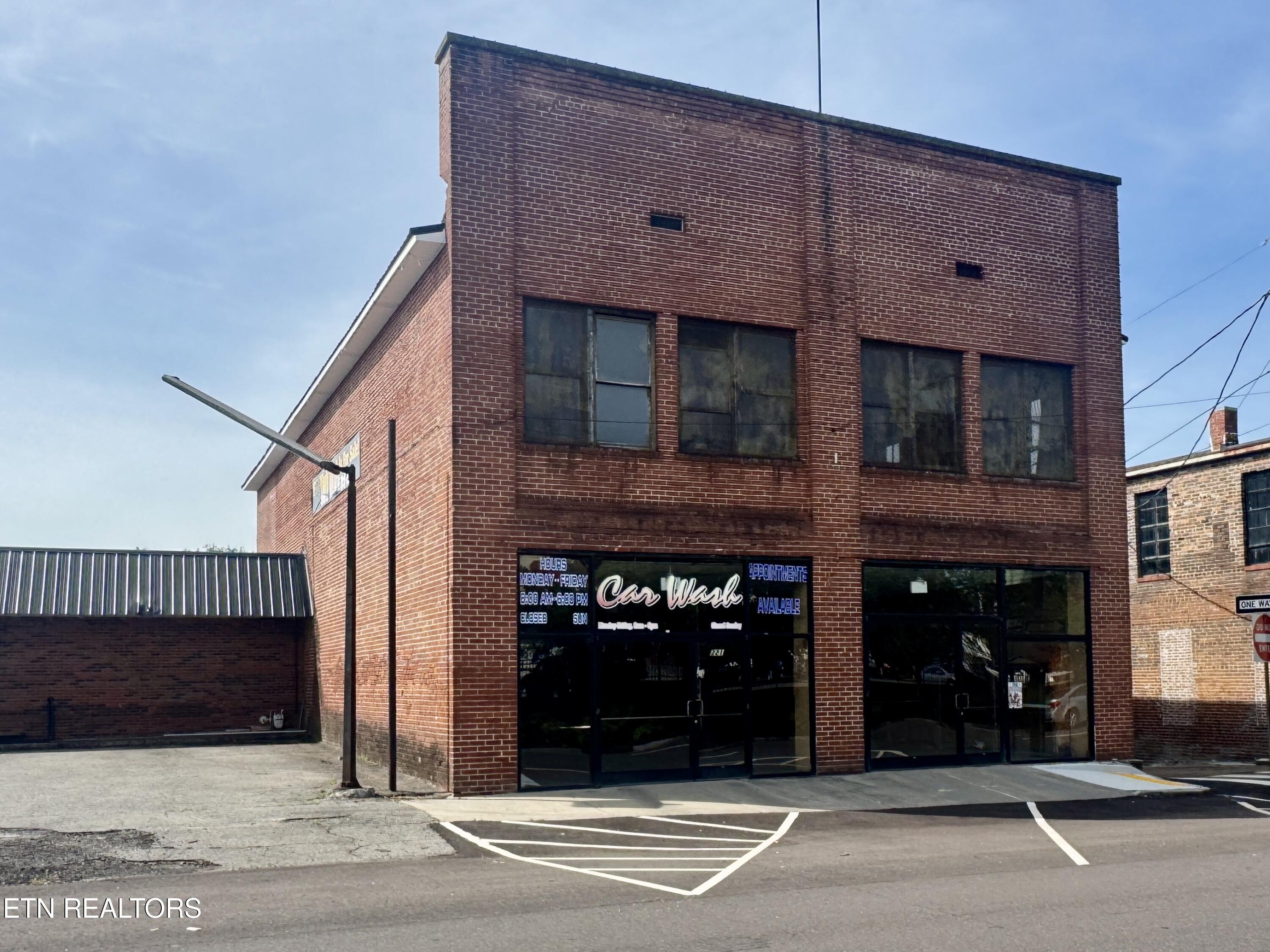 221 E Washington Ave — photo