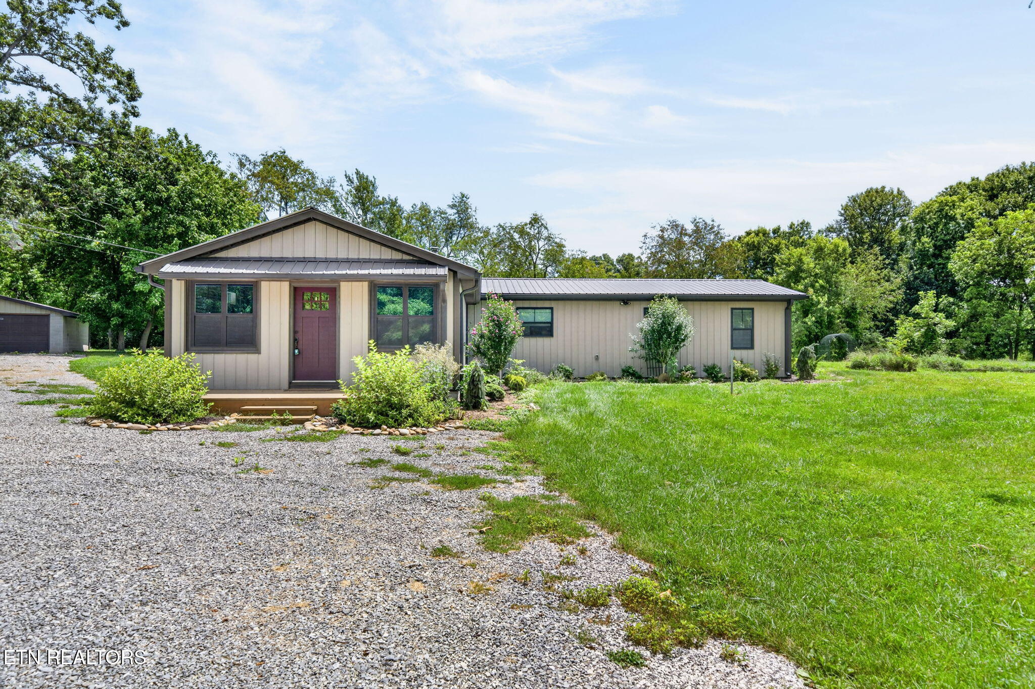 2490 Chestnut Hill Rd — photo