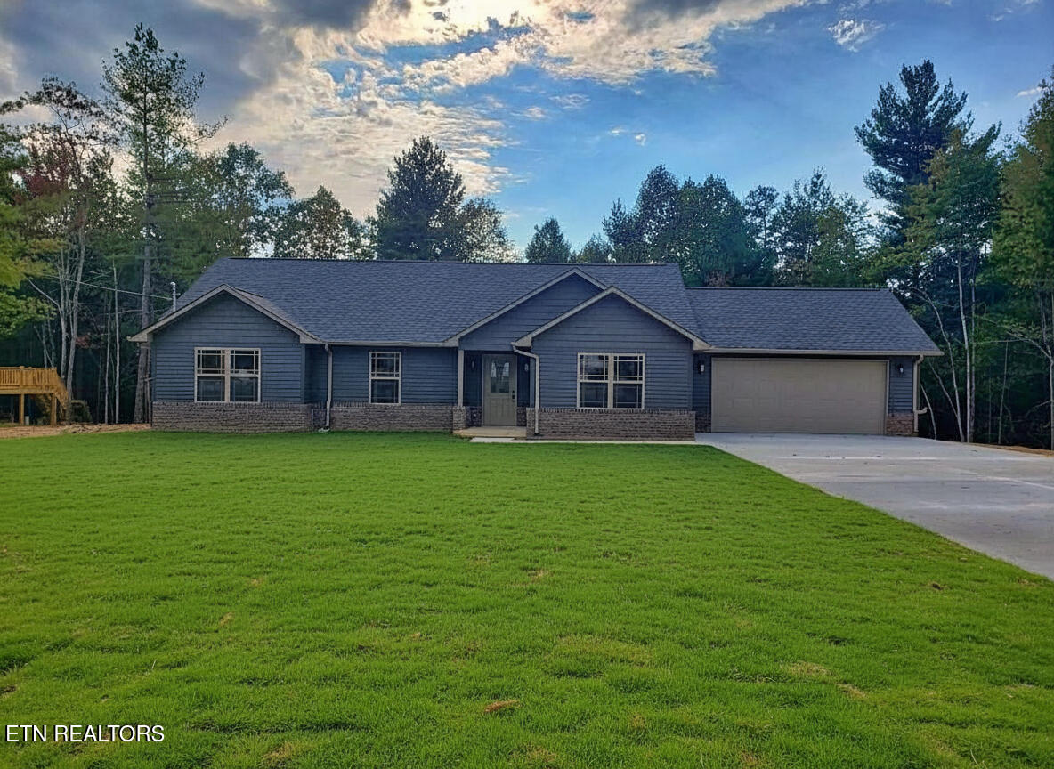 686 Taylon Lane — photo