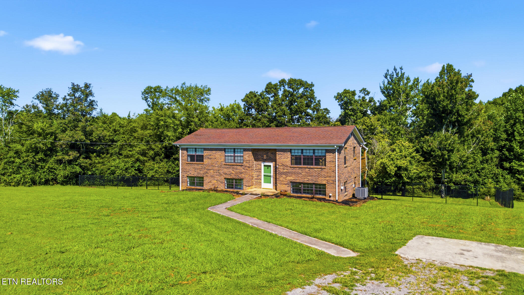 840 Ridge Rd, Madisonville, TN 37354