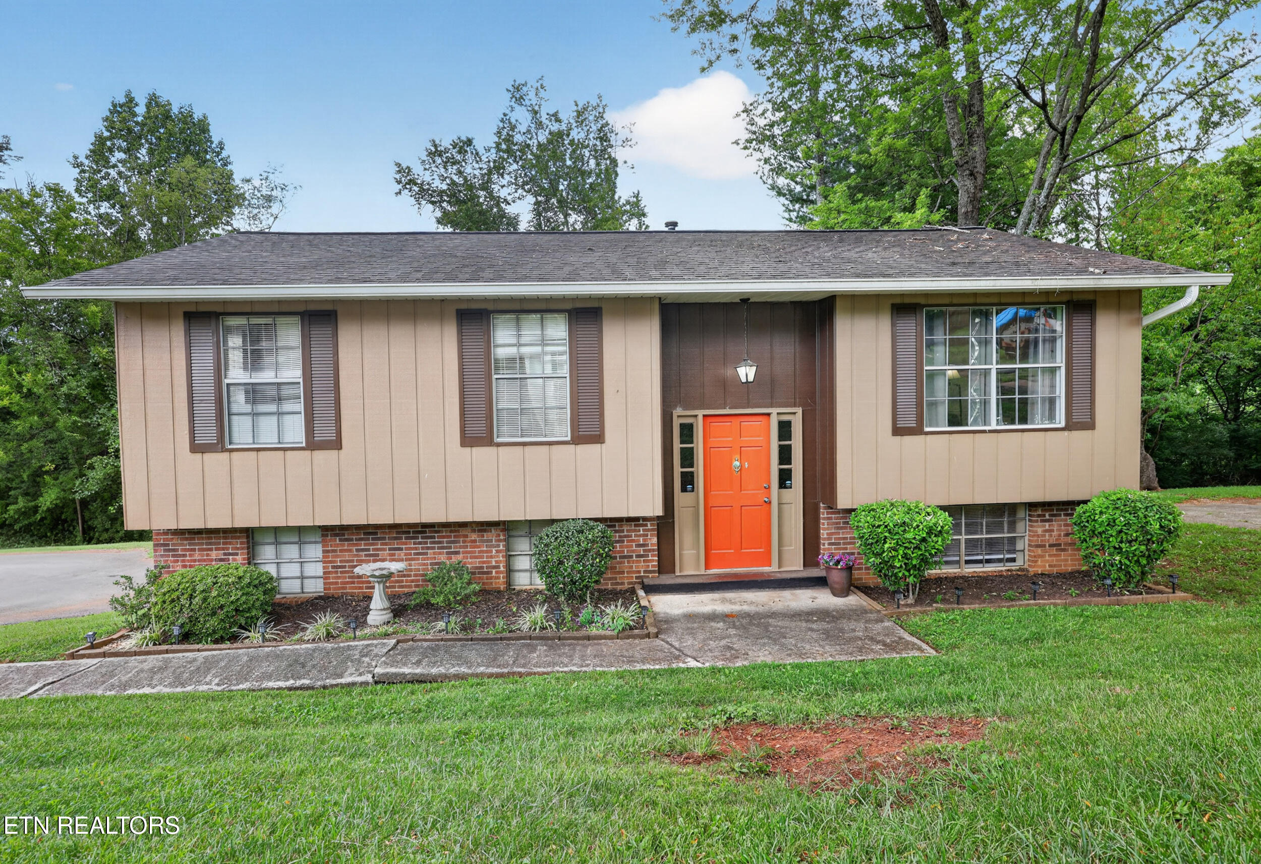 2220 Highland Rd — photo