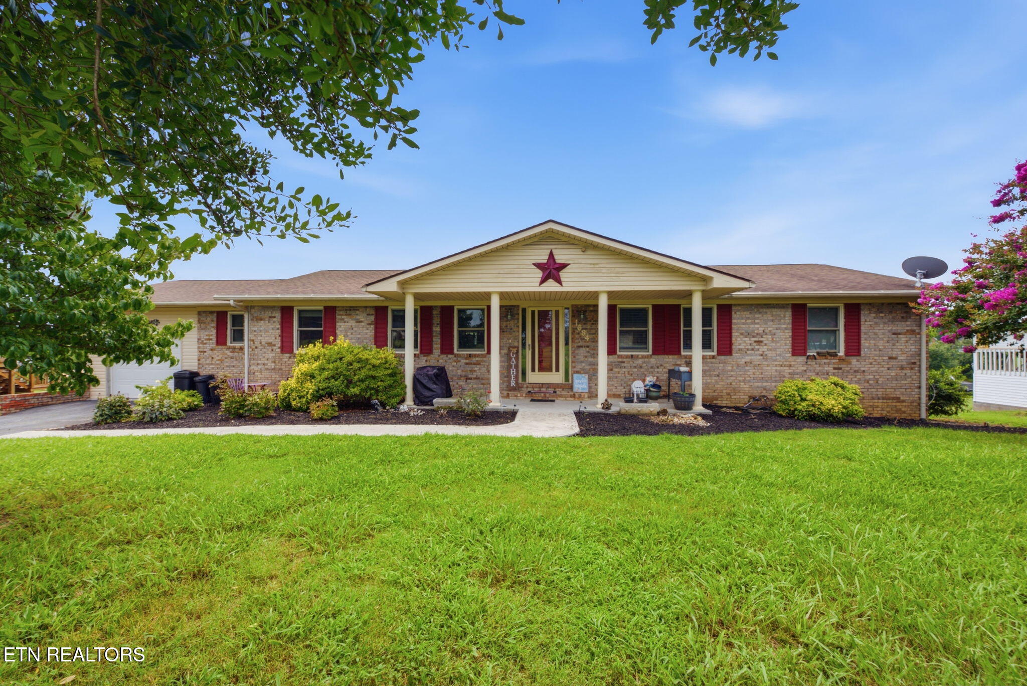 1684 Brookview Drive — photo