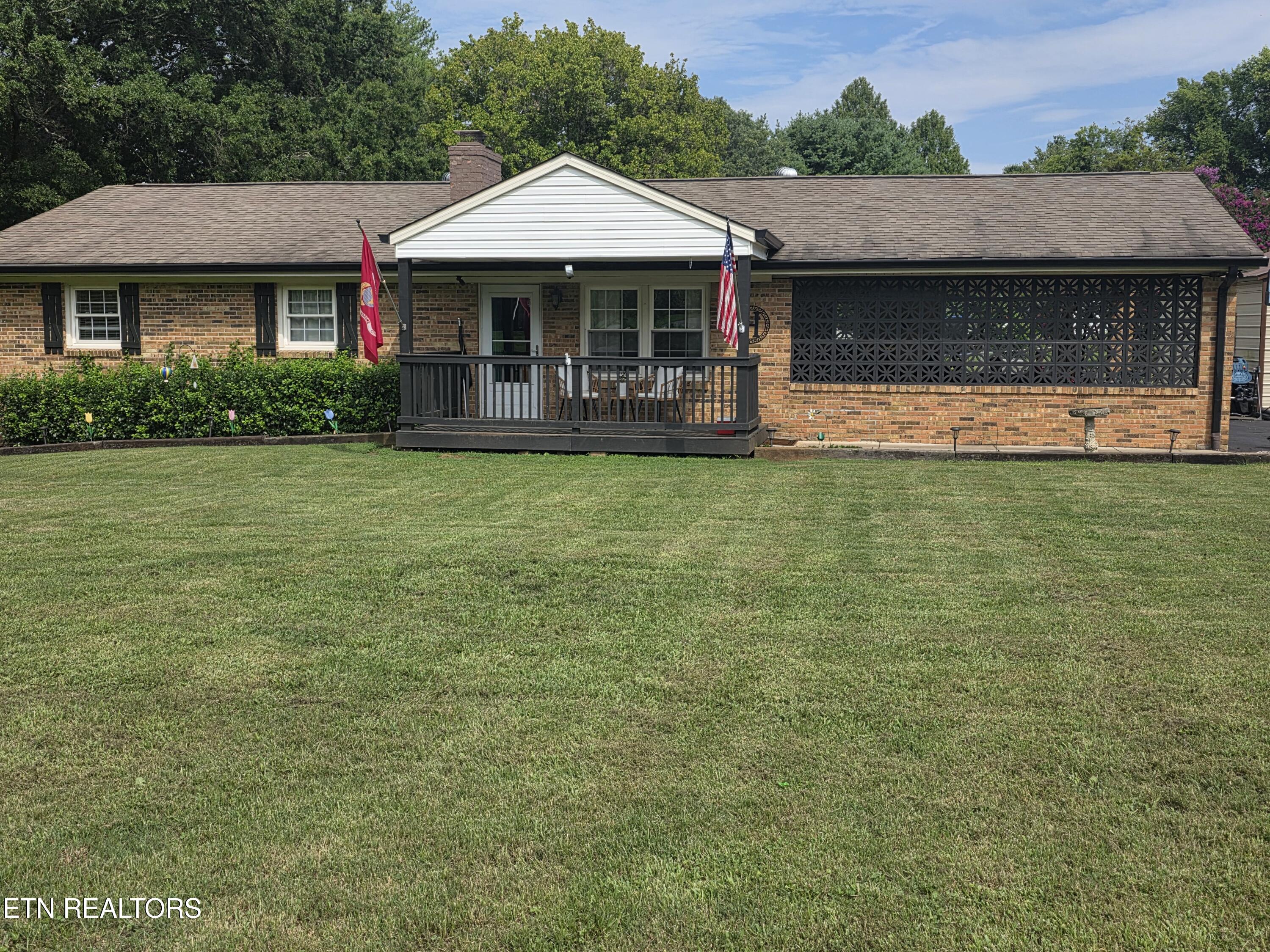 1283 Laurel Rd — photo
