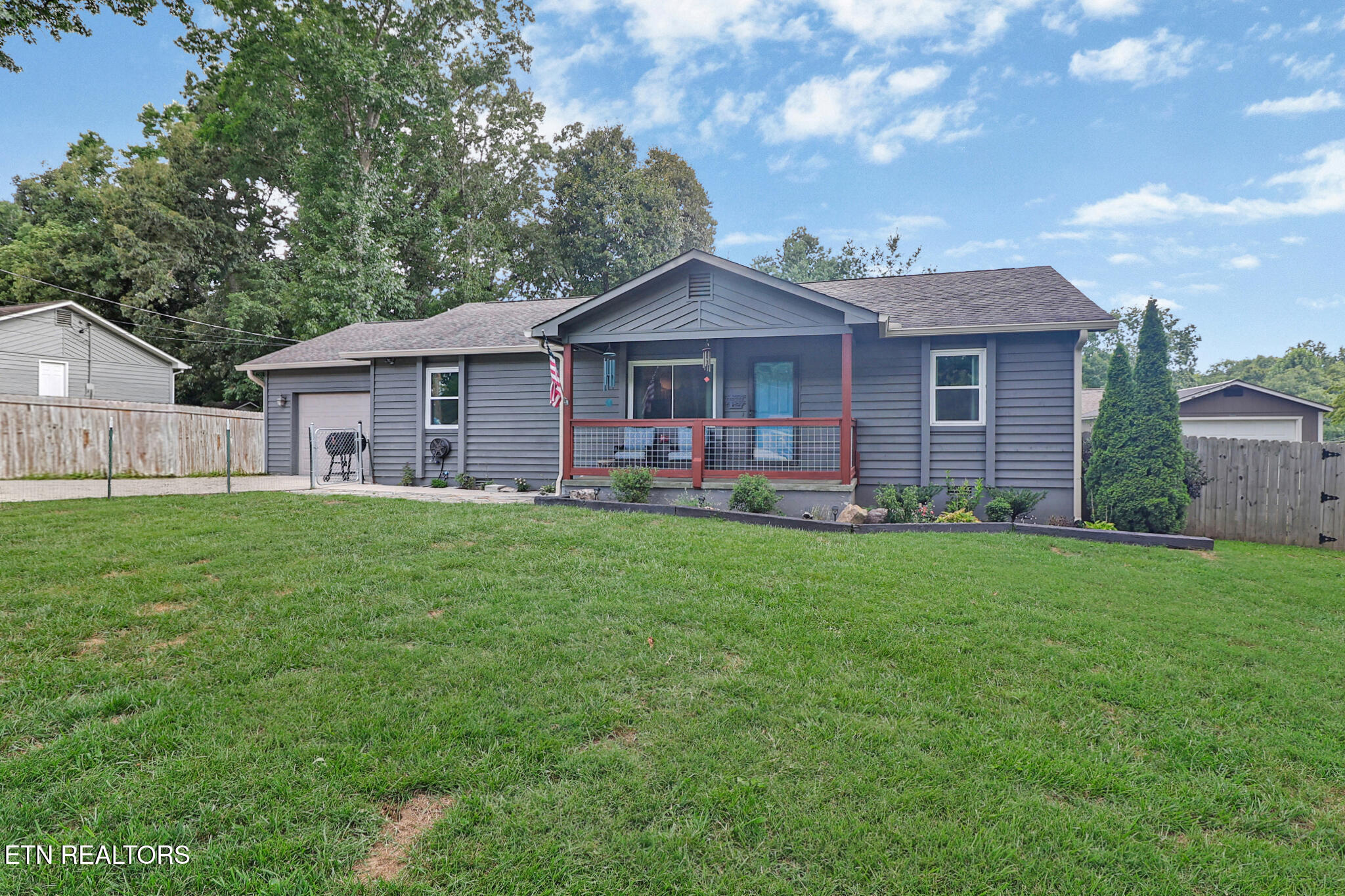 502 Mockingbird Drive — photo