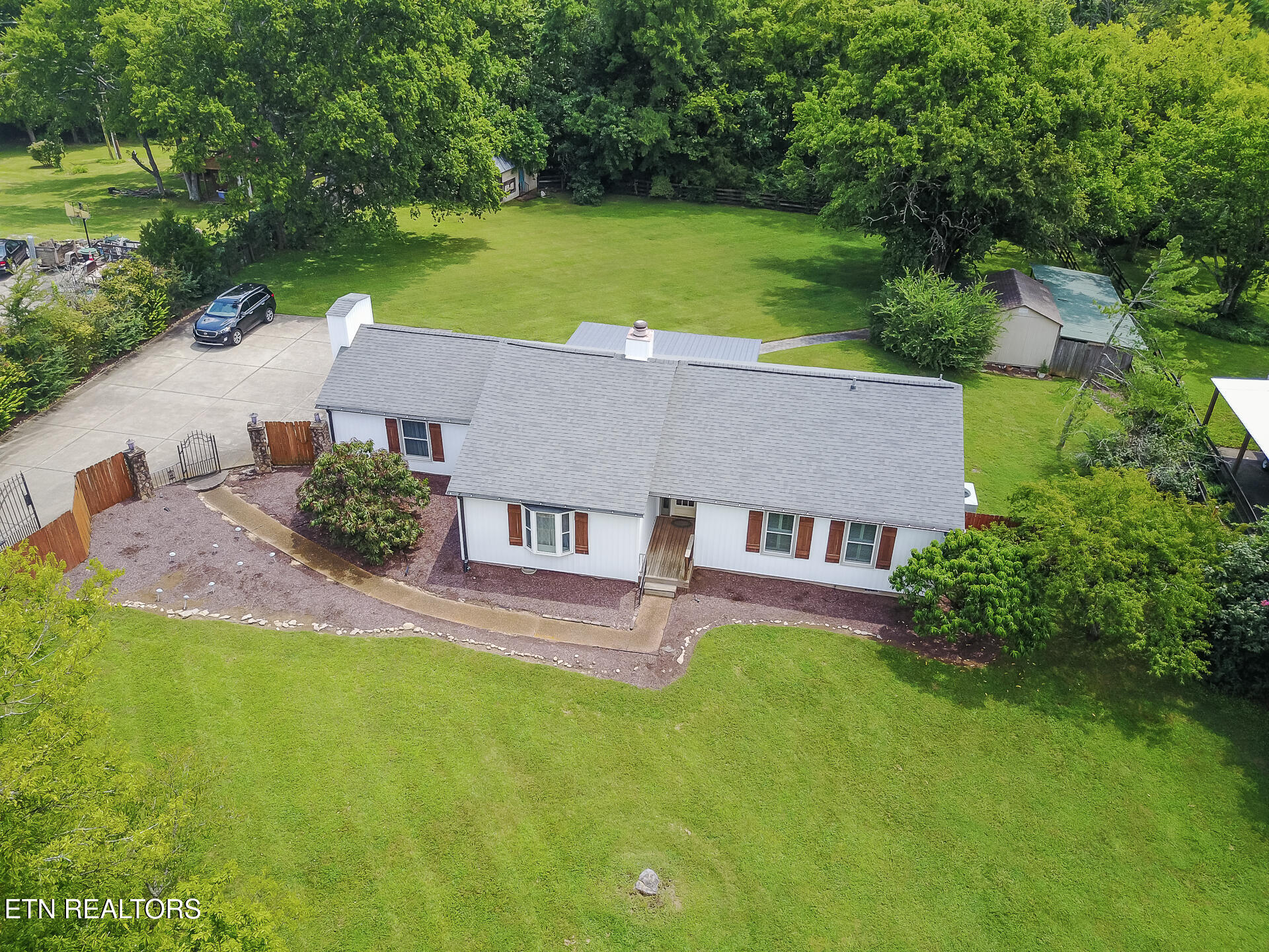 1751 Old Hillsboro Rd — photo