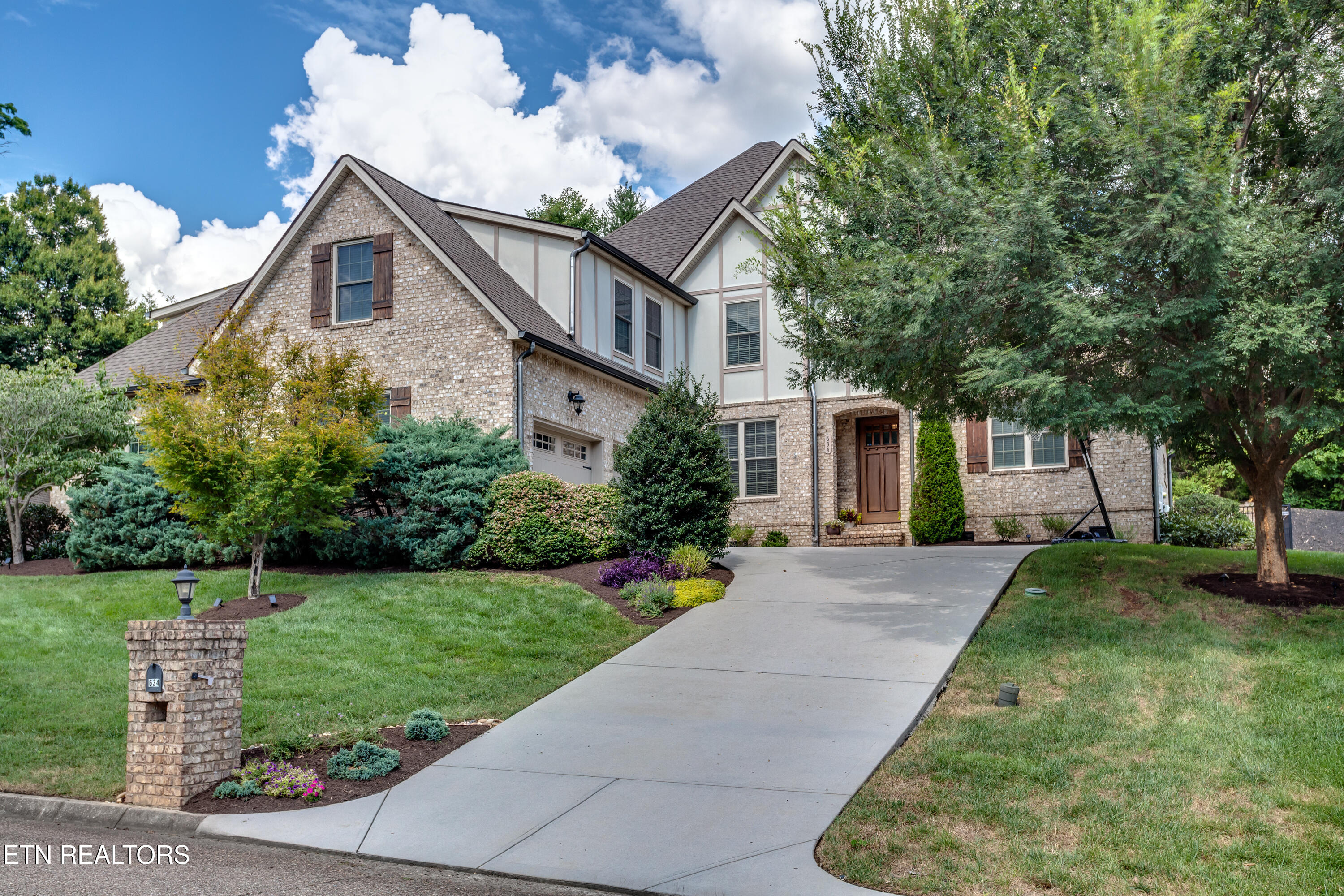 634 Oak Cove Lane — photo