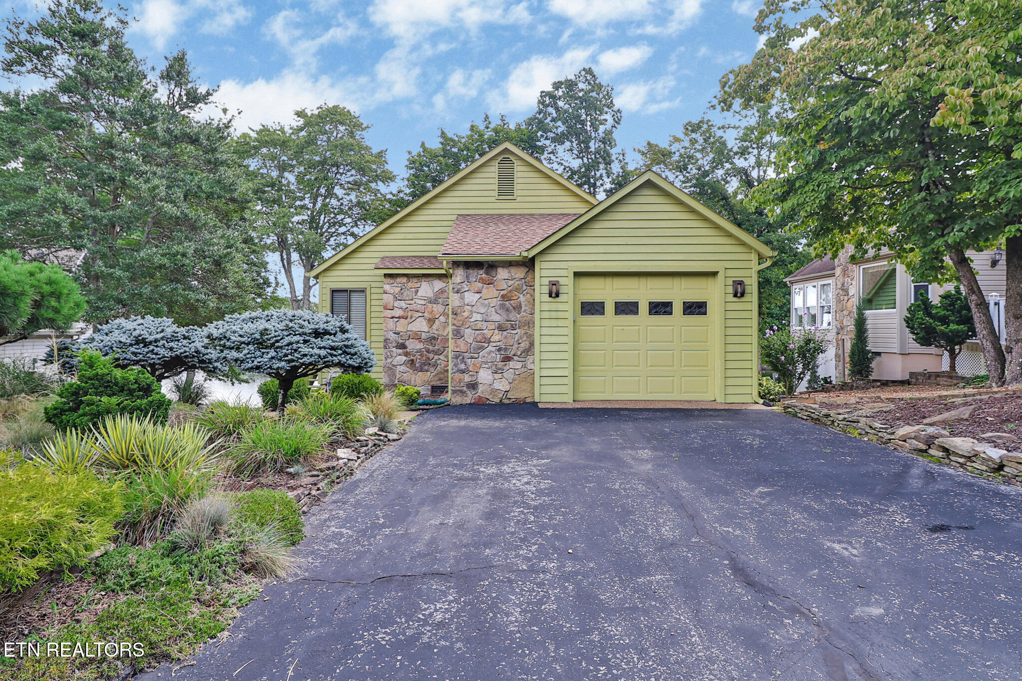 50 Hickory Cove Lane — photo