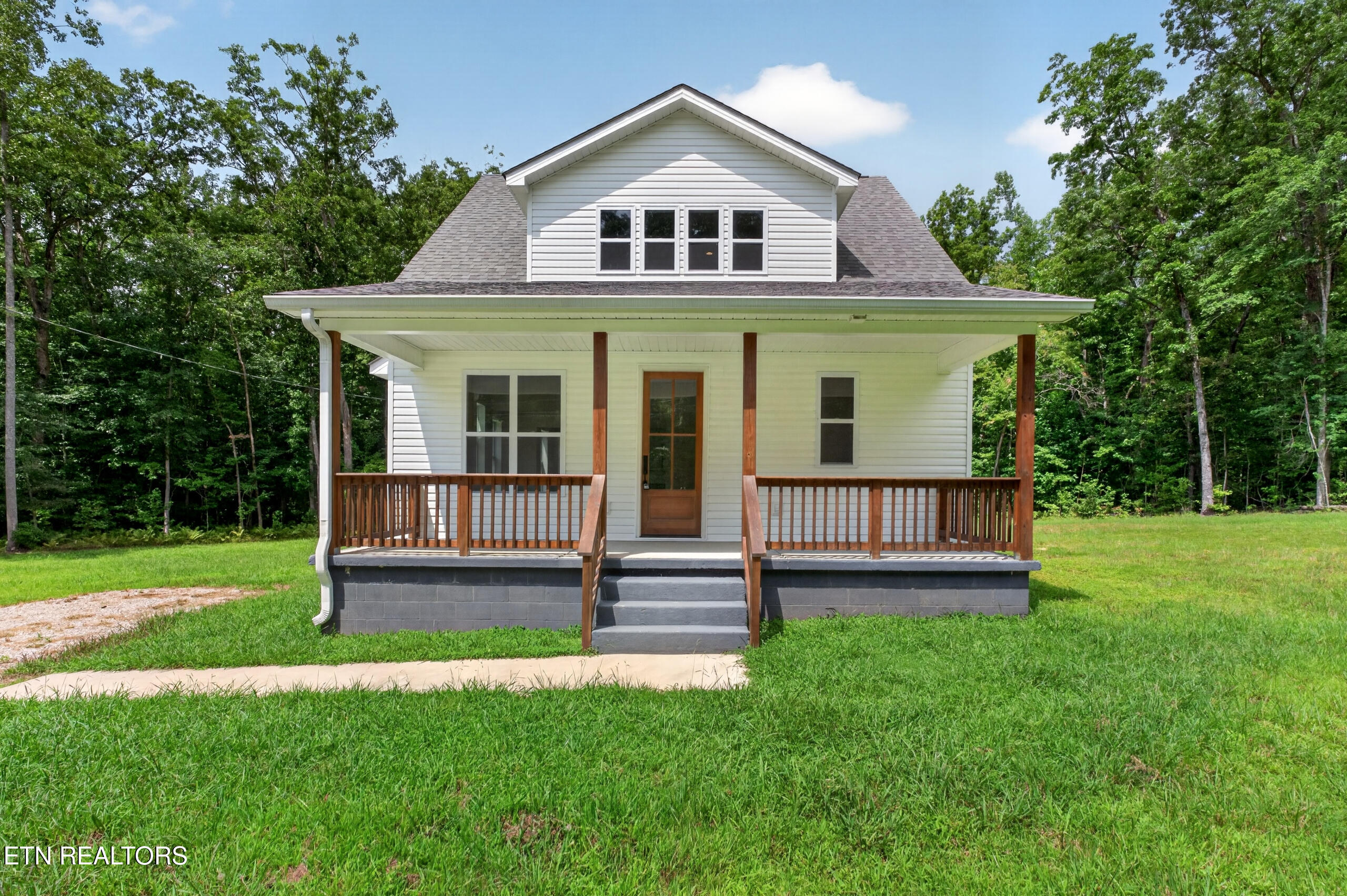1023 W Laurel Way — photo