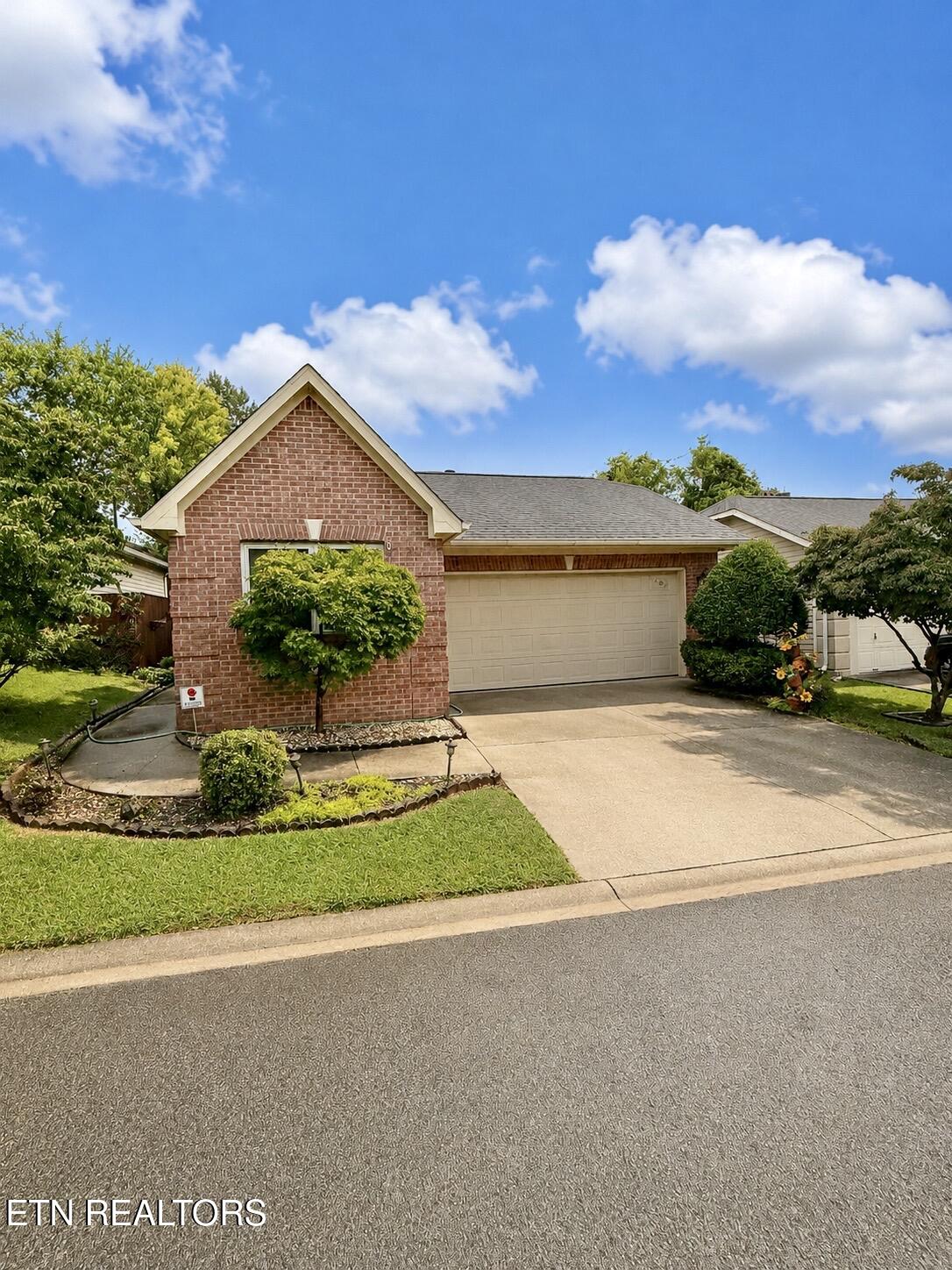 1623 Chenoweth Circle — photo