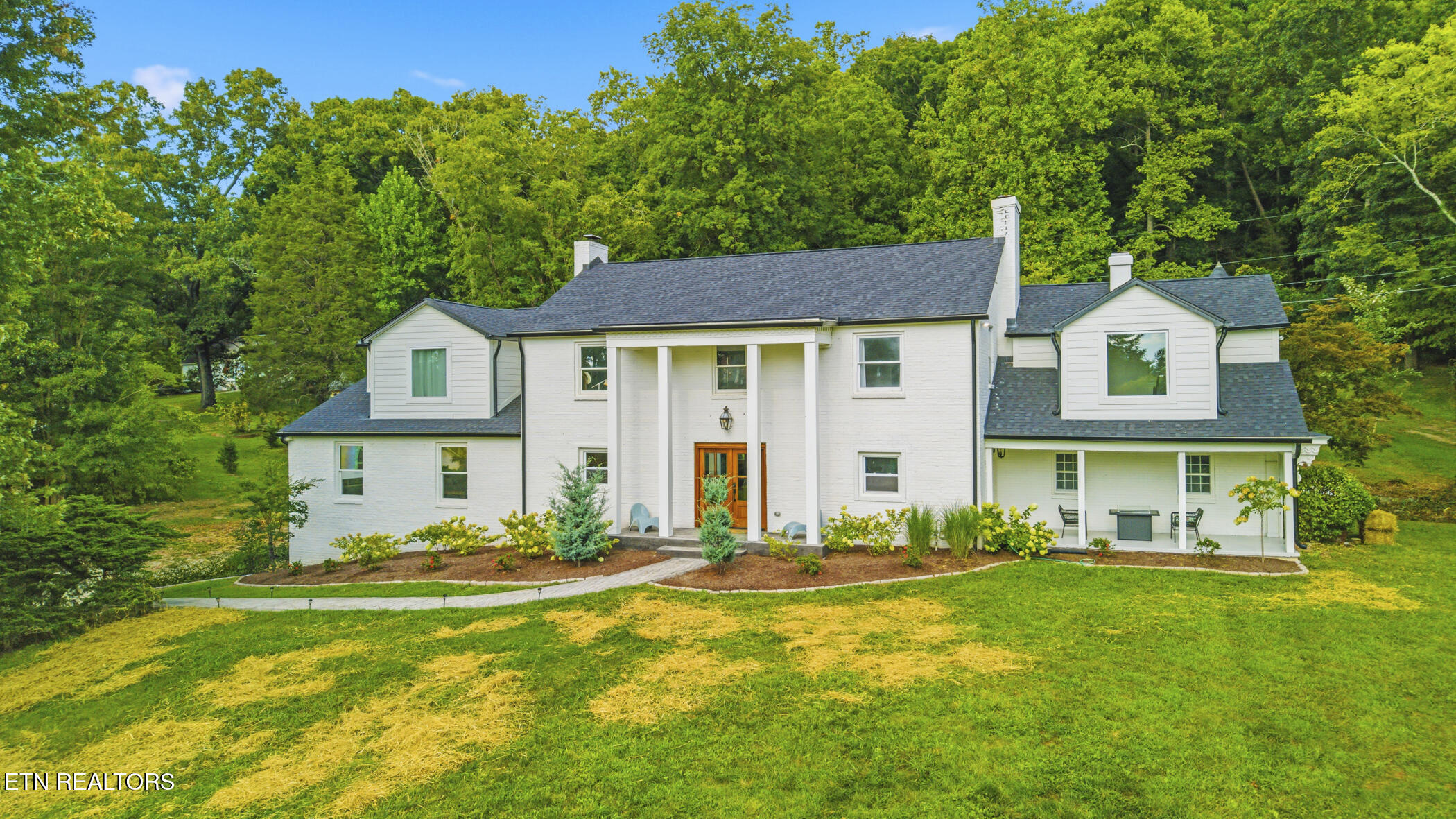 2704 Lakewood Lane — photo