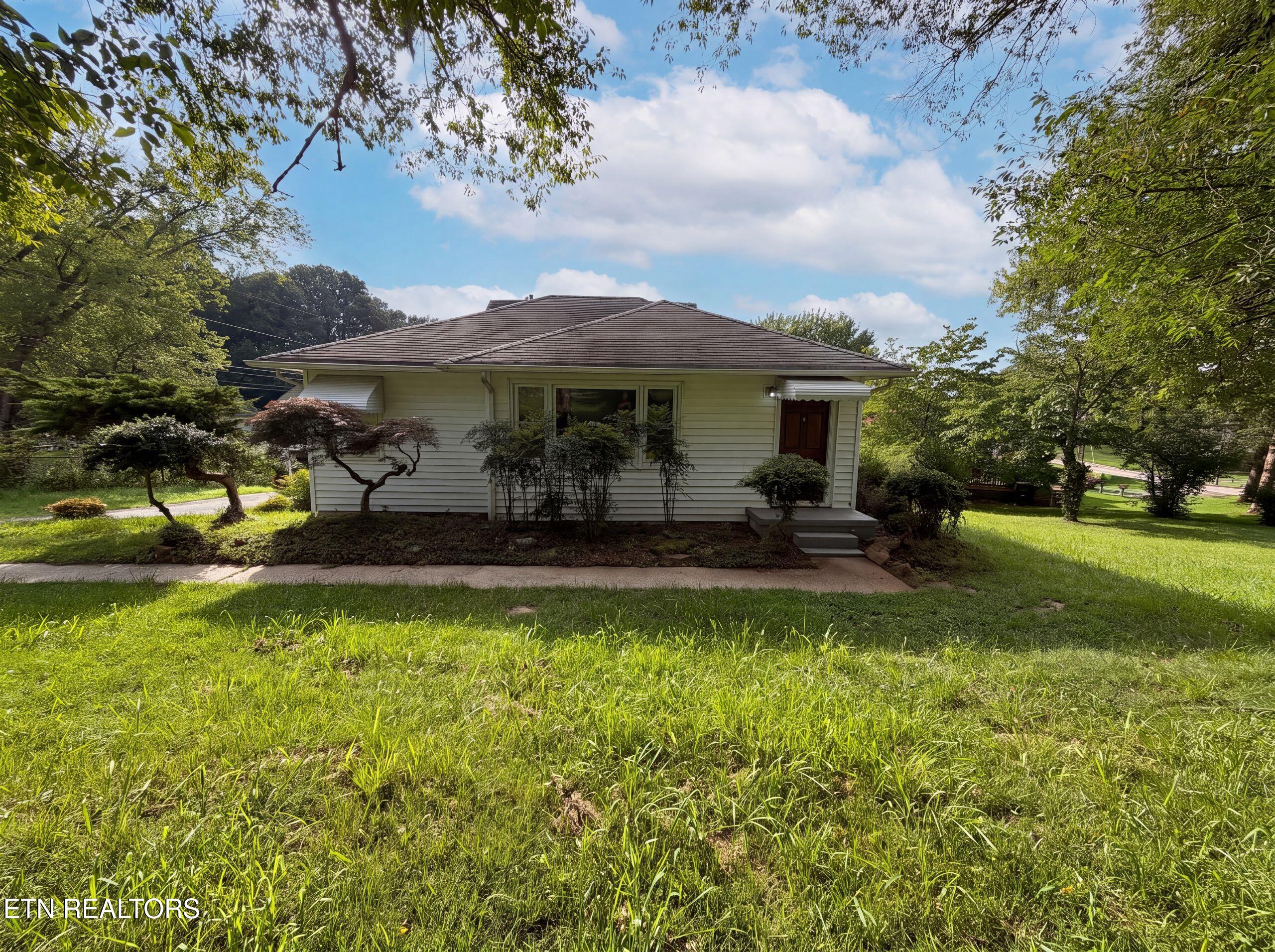 612 Victor Drive — photo