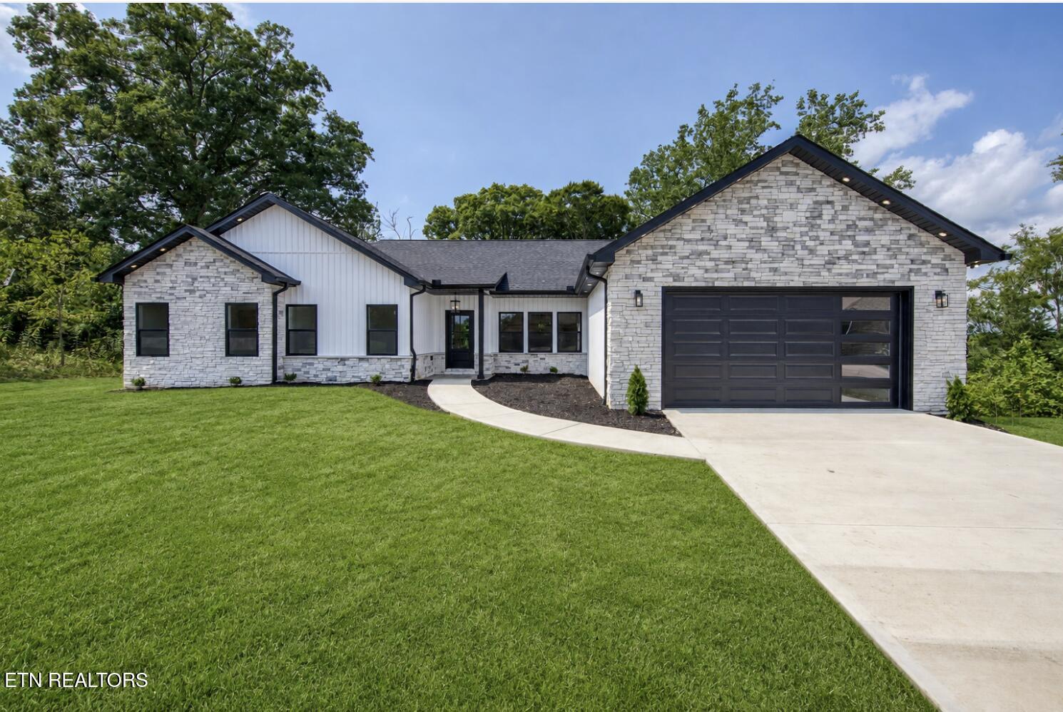 3259 Sandpiper Court — photo