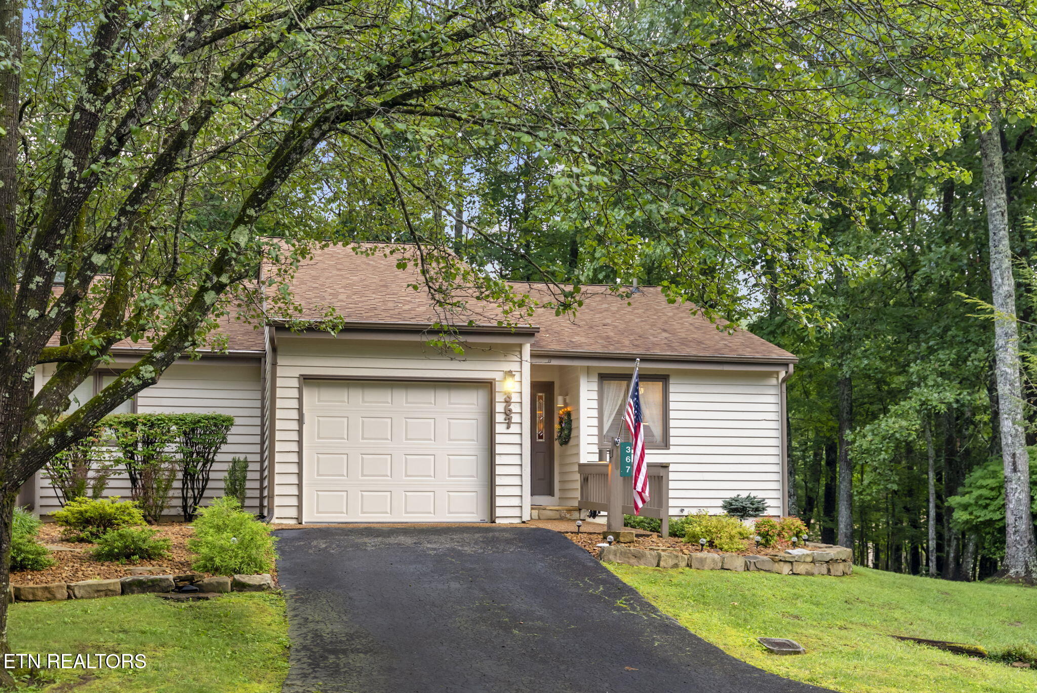 367 Lake Catherine Circle — photo