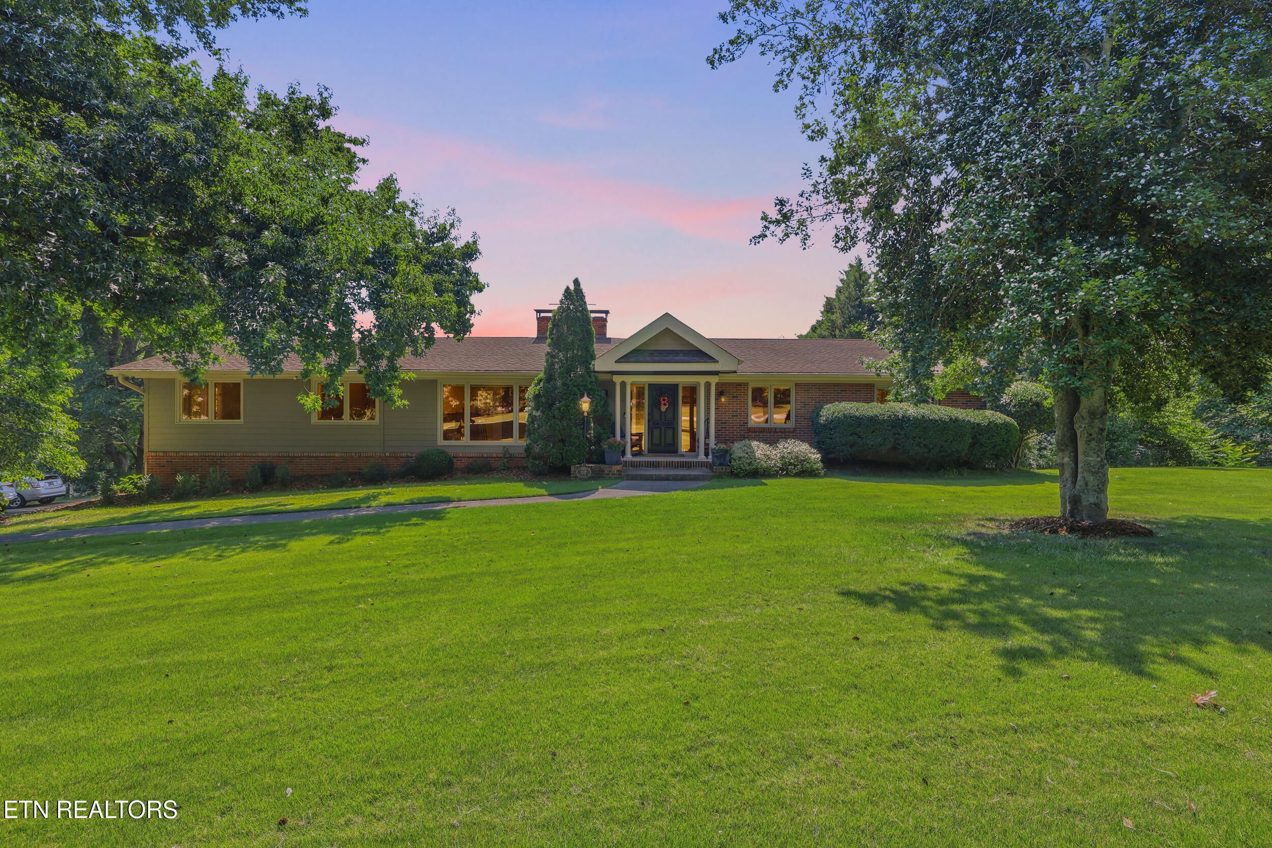 2127 Southwood Drive — photo