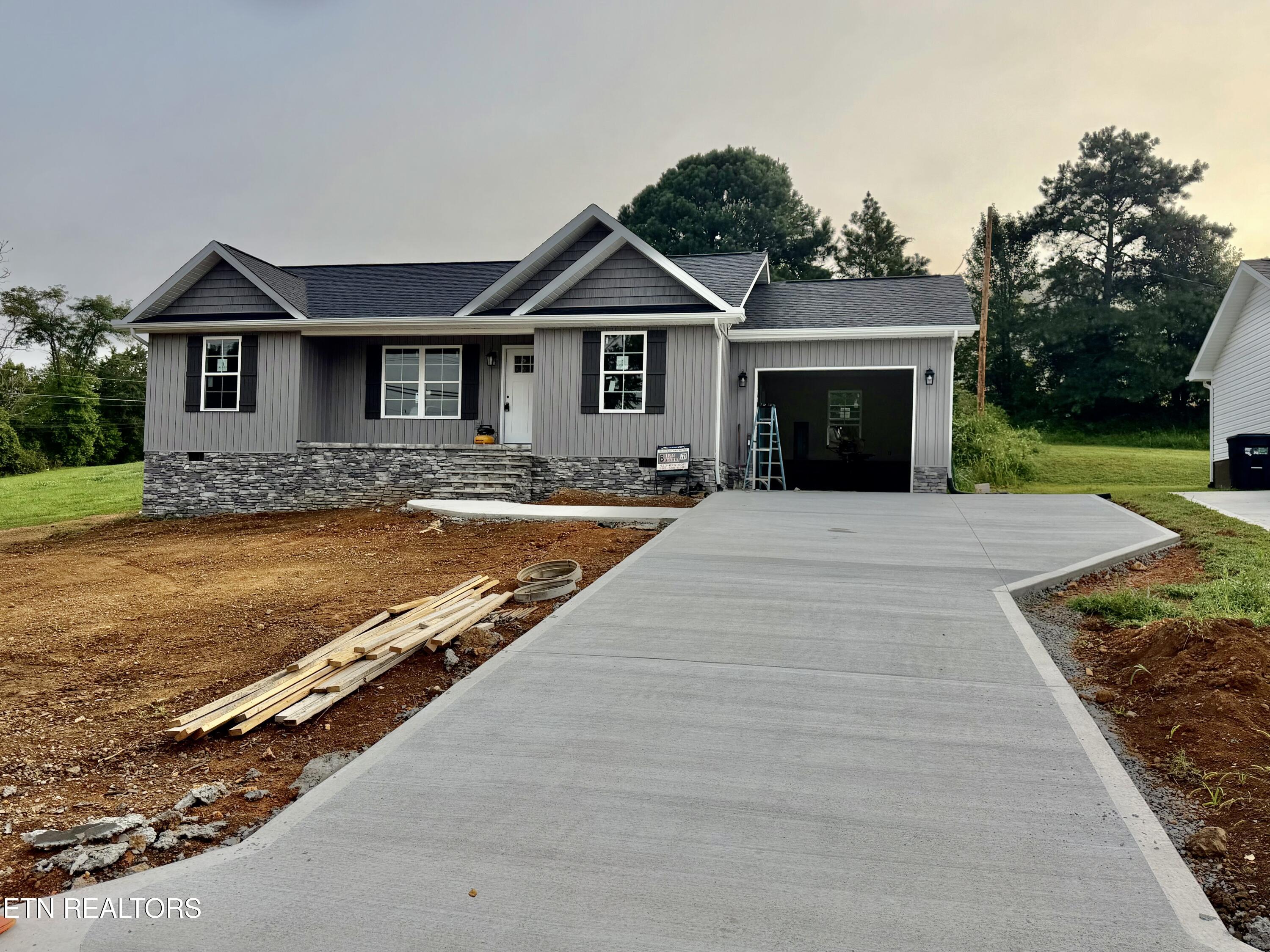 162 Dogwood Rd — photo